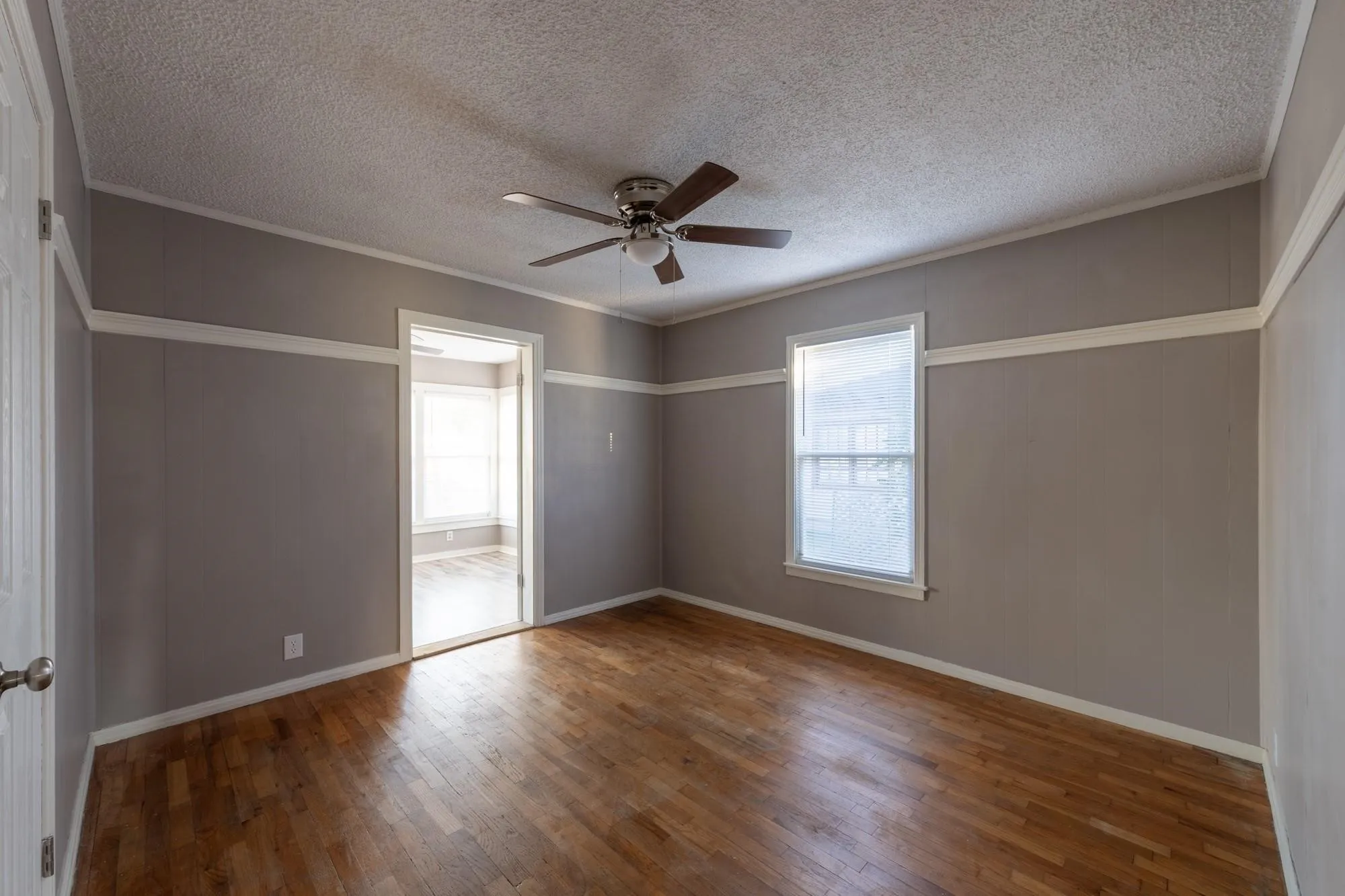 Single Family Residence For Sale in Clay County , 414 S Main Street, Henrietta, Texas 76365, 3 Bedroom, 2 Bathroom, Garage spaces, 1,066 Sqft, built in 1955, mls#21345349, Real Estate Agent in Henrietta, Homes For Sale in Clay county, Homes For Sale in Henrietta, Realtor in Henrietta Texas, Real Estate Brokerage Independent Realty Texas, Luminita Cordes Realtor