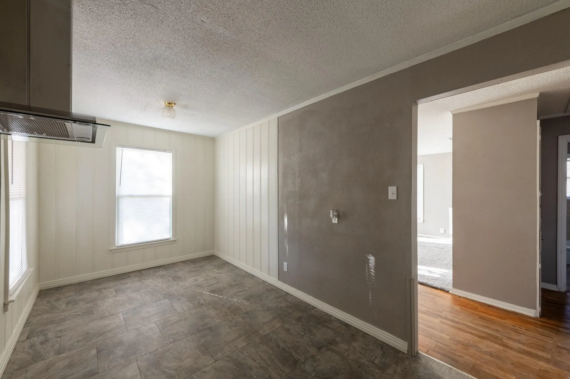 Single Family Residence For Sale in Clay County , 414 S Main Street, Henrietta, Texas 76365, 3 Bedroom, 2 Bathroom, Garage spaces, 1,066 Sqft, built in 1955, mls#21345349, Real Estate Agent in Henrietta, Homes For Sale in Clay county, Homes For Sale in Henrietta, Realtor in Henrietta Texas, Real Estate Brokerage Independent Realty Texas, Luminita Cordes Realtor
