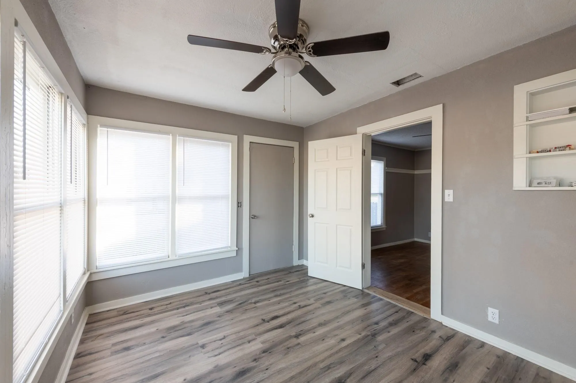 Single Family Residence For Sale in Clay County , 414 S Main Street, Henrietta, Texas 76365, 3 Bedroom, 2 Bathroom, Garage spaces, 1,066 Sqft, built in 1955, mls#21345349, Real Estate Agent in Henrietta, Homes For Sale in Clay county, Homes For Sale in Henrietta, Realtor in Henrietta Texas, Real Estate Brokerage Independent Realty Texas, Luminita Cordes Realtor