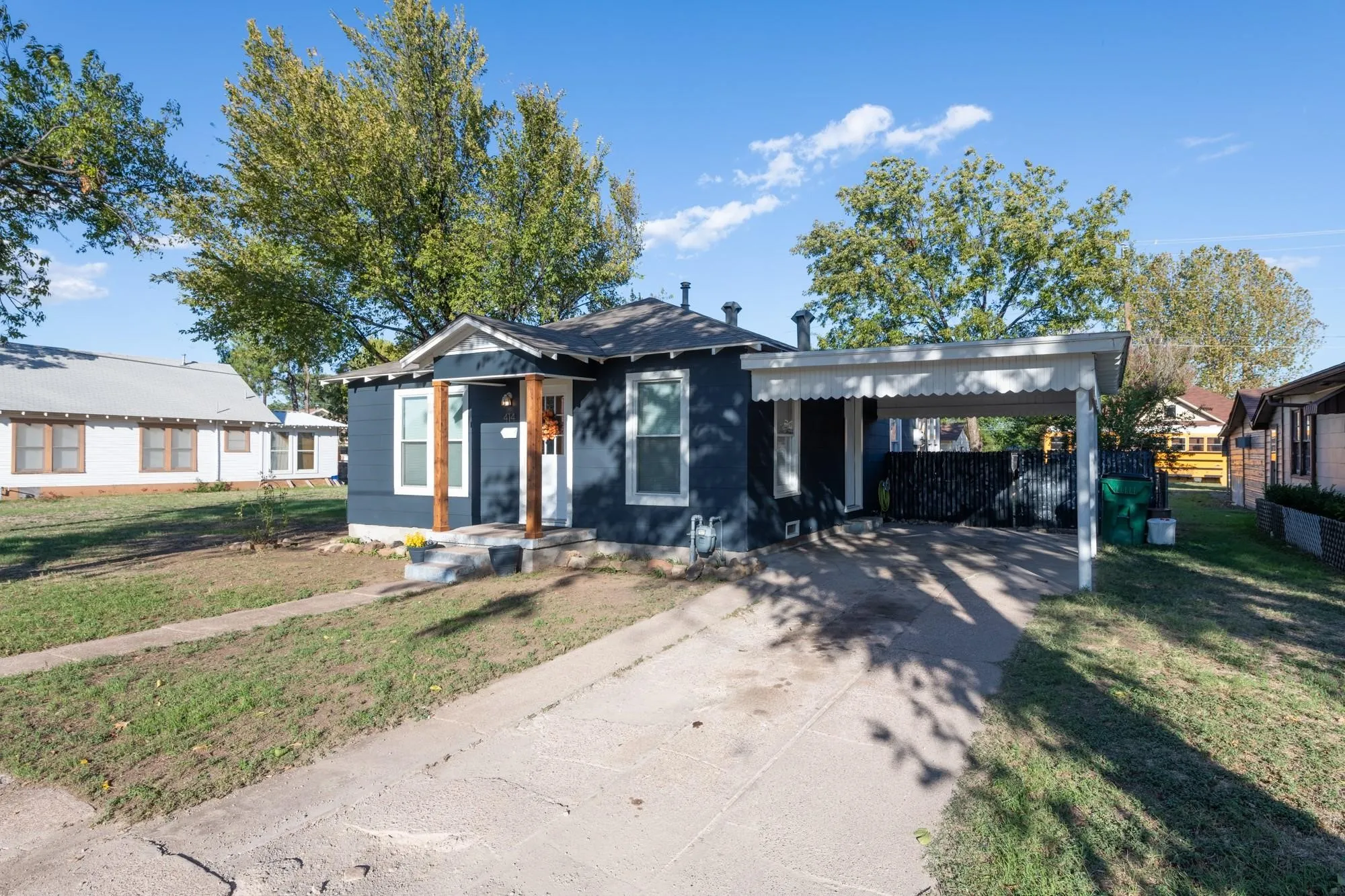 Single Family Residence For Sale in Clay County , 414 S Main Street, Henrietta, Texas 76365, 3 Bedroom, 2 Bathroom, Garage spaces, 1,066 Sqft, built in 1955, mls#21345349, Real Estate Agent in Henrietta, Homes For Sale in Clay county, Homes For Sale in Henrietta, Realtor in Henrietta Texas, Real Estate Brokerage Independent Realty Texas, Luminita Cordes Realtor