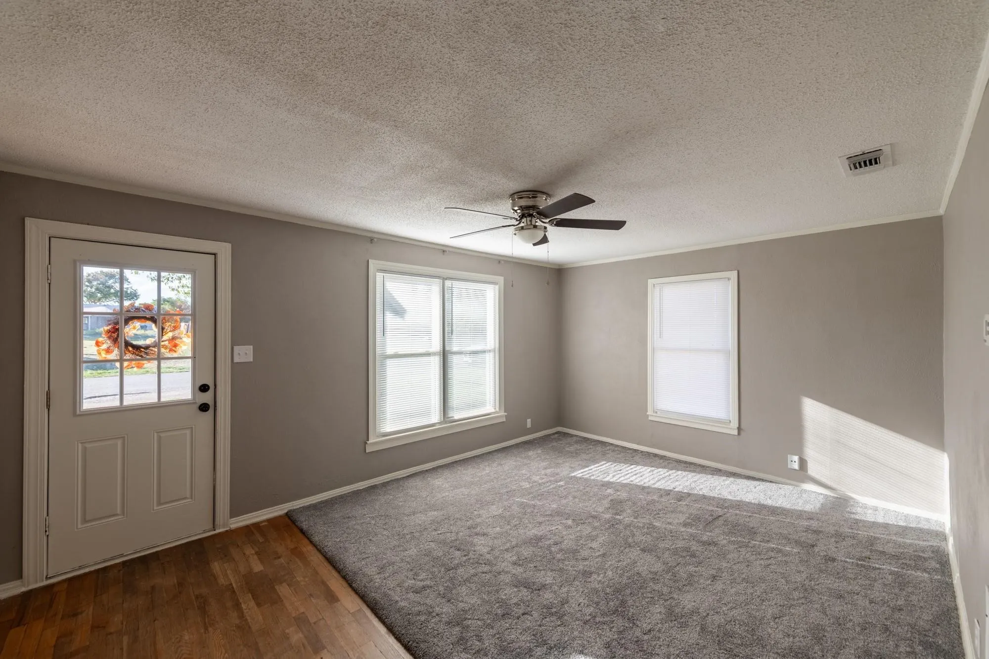 Single Family Residence For Sale in Clay County , 414 S Main Street, Henrietta, Texas 76365, 3 Bedroom, 2 Bathroom, Garage spaces, 1,066 Sqft, built in 1955, mls#21345349, Real Estate Agent in Henrietta, Homes For Sale in Clay county, Homes For Sale in Henrietta, Realtor in Henrietta Texas, Real Estate Brokerage Independent Realty Texas, Luminita Cordes Realtor