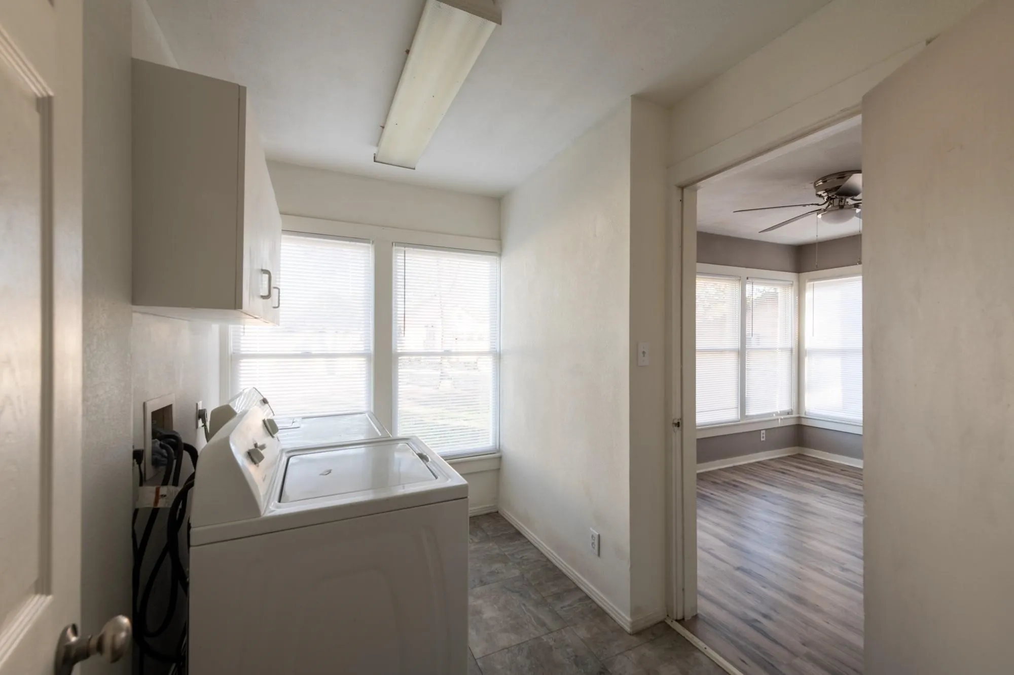 Single Family Residence For Sale in Clay County , 414 S Main Street, Henrietta, Texas 76365, 3 Bedroom, 2 Bathroom, Garage spaces, 1,066 Sqft, built in 1955, mls#21345349, Real Estate Agent in Henrietta, Homes For Sale in Clay county, Homes For Sale in Henrietta, Realtor in Henrietta Texas, Real Estate Brokerage Independent Realty Texas, Luminita Cordes Realtor