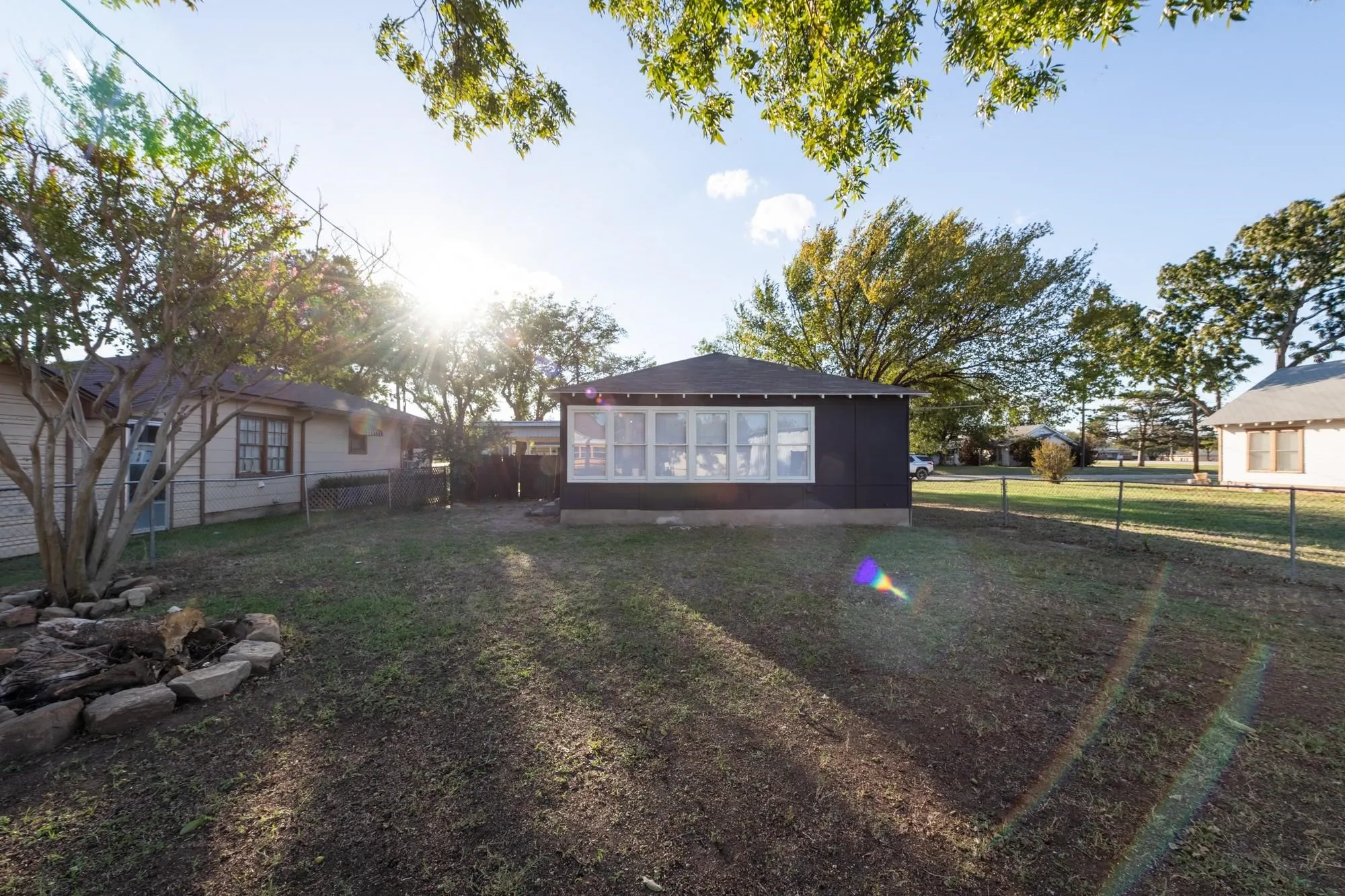 Single Family Residence For Sale in Clay County , 414 S Main Street, Henrietta, Texas 76365, 3 Bedroom, 2 Bathroom, Garage spaces, 1,066 Sqft, built in 1955, mls#21345349, Real Estate Agent in Henrietta, Homes For Sale in Clay county, Homes For Sale in Henrietta, Realtor in Henrietta Texas, Real Estate Brokerage Independent Realty Texas, Luminita Cordes Realtor