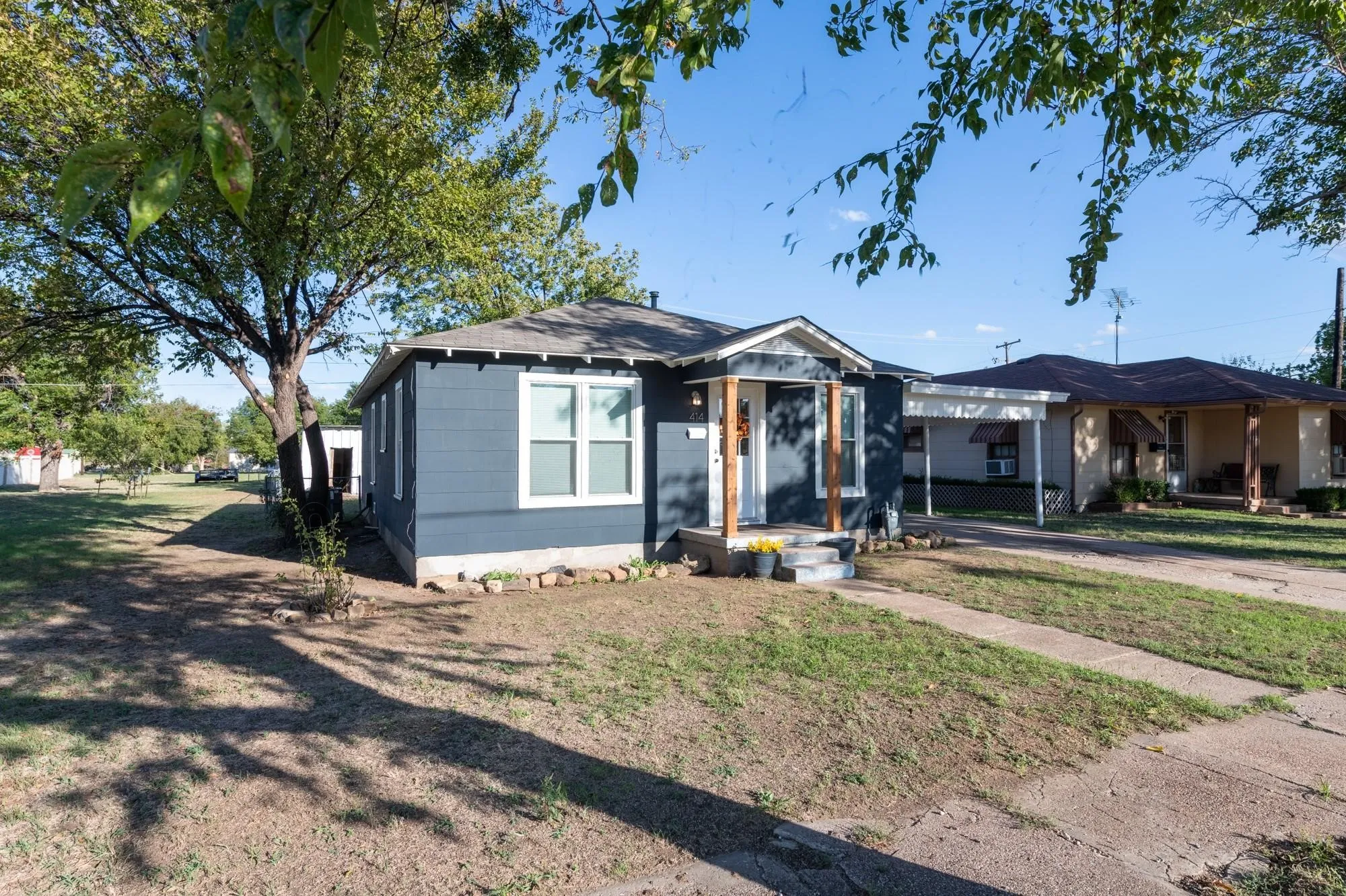Single Family Residence For Sale in Clay County , 414 S Main Street, Henrietta, Texas 76365, 3 Bedroom, 2 Bathroom, Garage spaces, 1,066 Sqft, built in 1955, mls#21345349, Real Estate Agent in Henrietta, Homes For Sale in Clay county, Homes For Sale in Henrietta, Realtor in Henrietta Texas, Real Estate Brokerage Independent Realty Texas, Luminita Cordes Realtor
