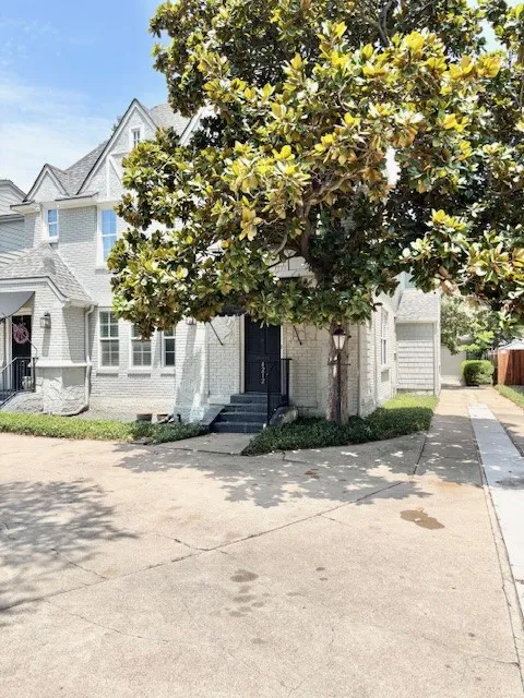 Duplex For Sale in Dallas County , 4212 University Boulevard, University Park, Texas 75205, 4 Bedroom, 4 Bathroom, 3 Garage spaces, 0 Sqft, built in 1931, mls#21345356, Real Estate Agent in University Park, Homes For Sale in Dallas county, Homes For Sale in University Park, Realtor in University Park Texas, Real Estate Brokerage Independent Realty Texas, Luminita Cordes Realtor