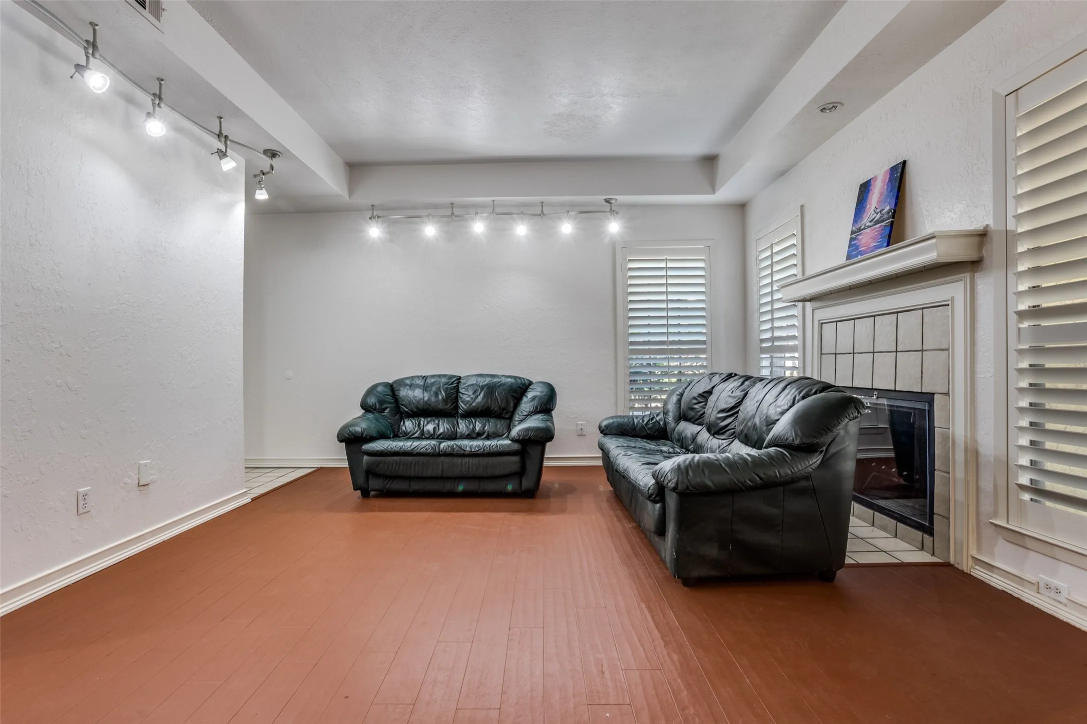 Condominium For Sale in Collin County , 3100 Devonshire Drive 112, Plano, Texas 75075, 2 Bedroom, 2 Bathroom, Garage spaces, 1,049 Sqft, built in 1984, mls#21344451, Real Estate Agent in Plano, Homes For Sale in Collin county, Homes For Sale in Plano, Realtor in Plano Texas, Real Estate Brokerage Independent Realty Texas, Luminita Cordes Realtor