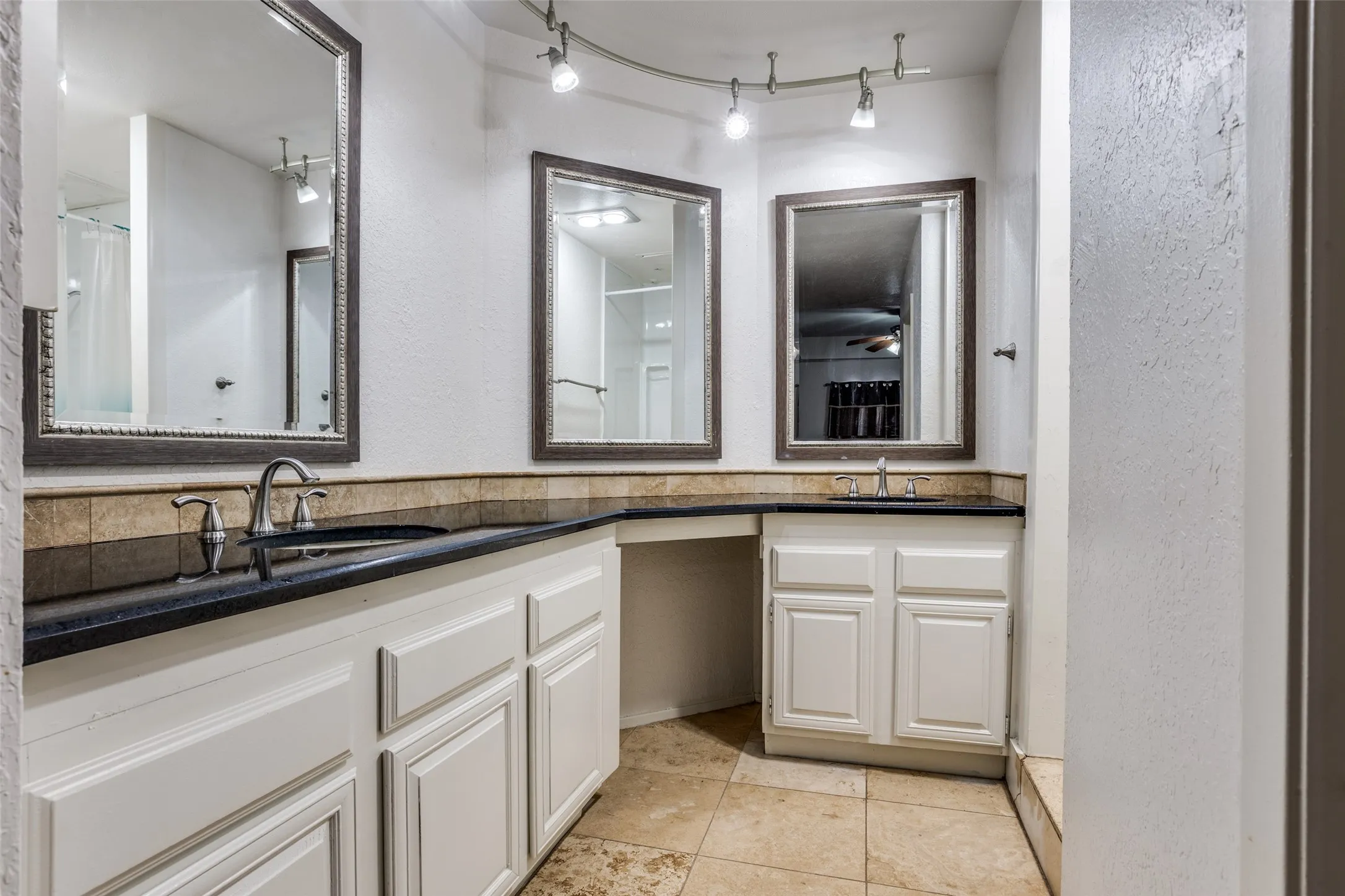 Condominium For Sale in Collin County , 3100 Devonshire Drive 112, Plano, Texas 75075, 2 Bedroom, 2 Bathroom, Garage spaces, 1,049 Sqft, built in 1984, mls#21344451, Real Estate Agent in Plano, Homes For Sale in Collin county, Homes For Sale in Plano, Realtor in Plano Texas, Real Estate Brokerage Independent Realty Texas, Luminita Cordes Realtor