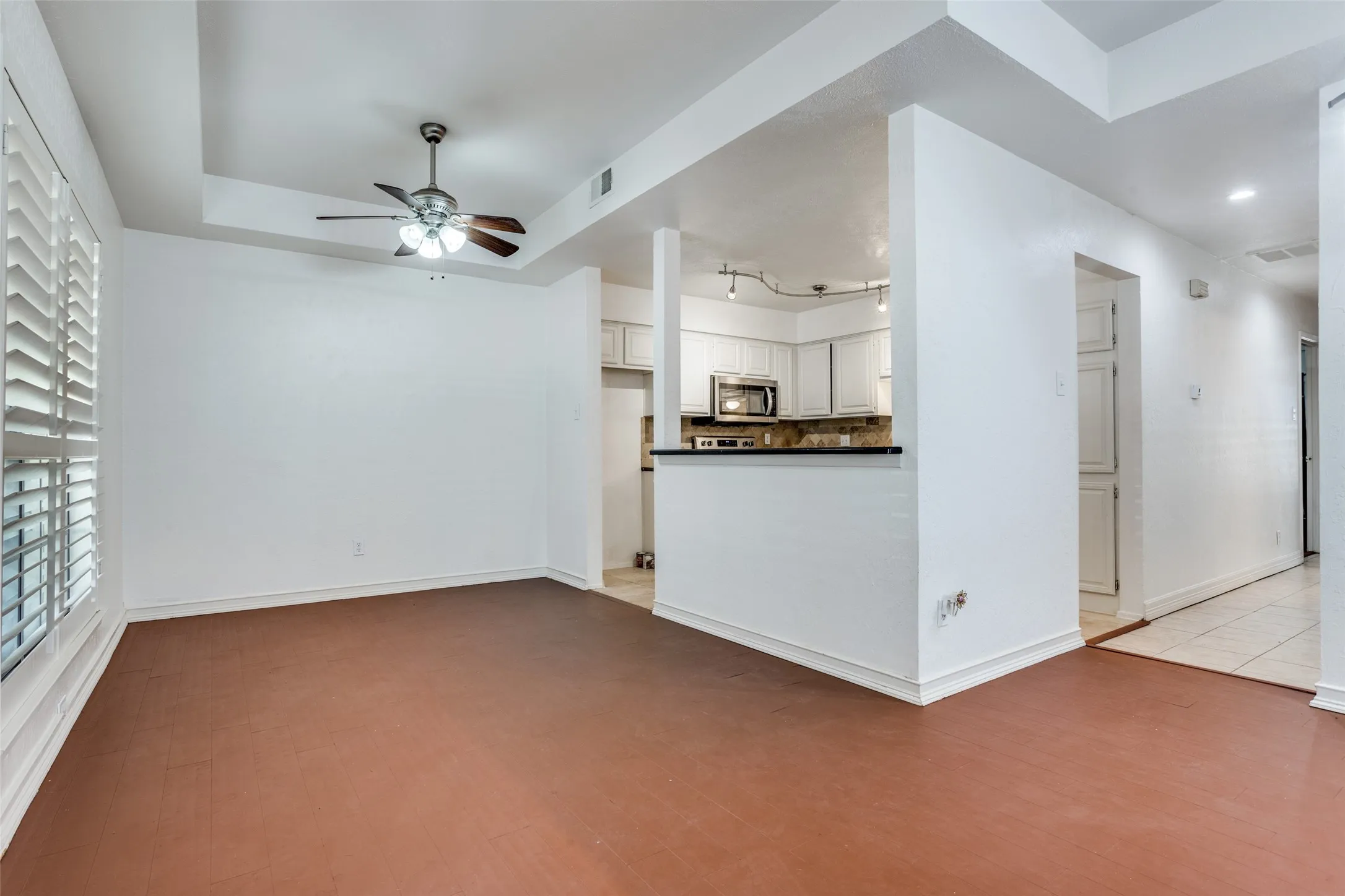 Condominium For Sale in Collin County , 3100 Devonshire Drive 112, Plano, Texas 75075, 2 Bedroom, 2 Bathroom, Garage spaces, 1,049 Sqft, built in 1984, mls#21344451, Real Estate Agent in Plano, Homes For Sale in Collin county, Homes For Sale in Plano, Realtor in Plano Texas, Real Estate Brokerage Independent Realty Texas, Luminita Cordes Realtor
