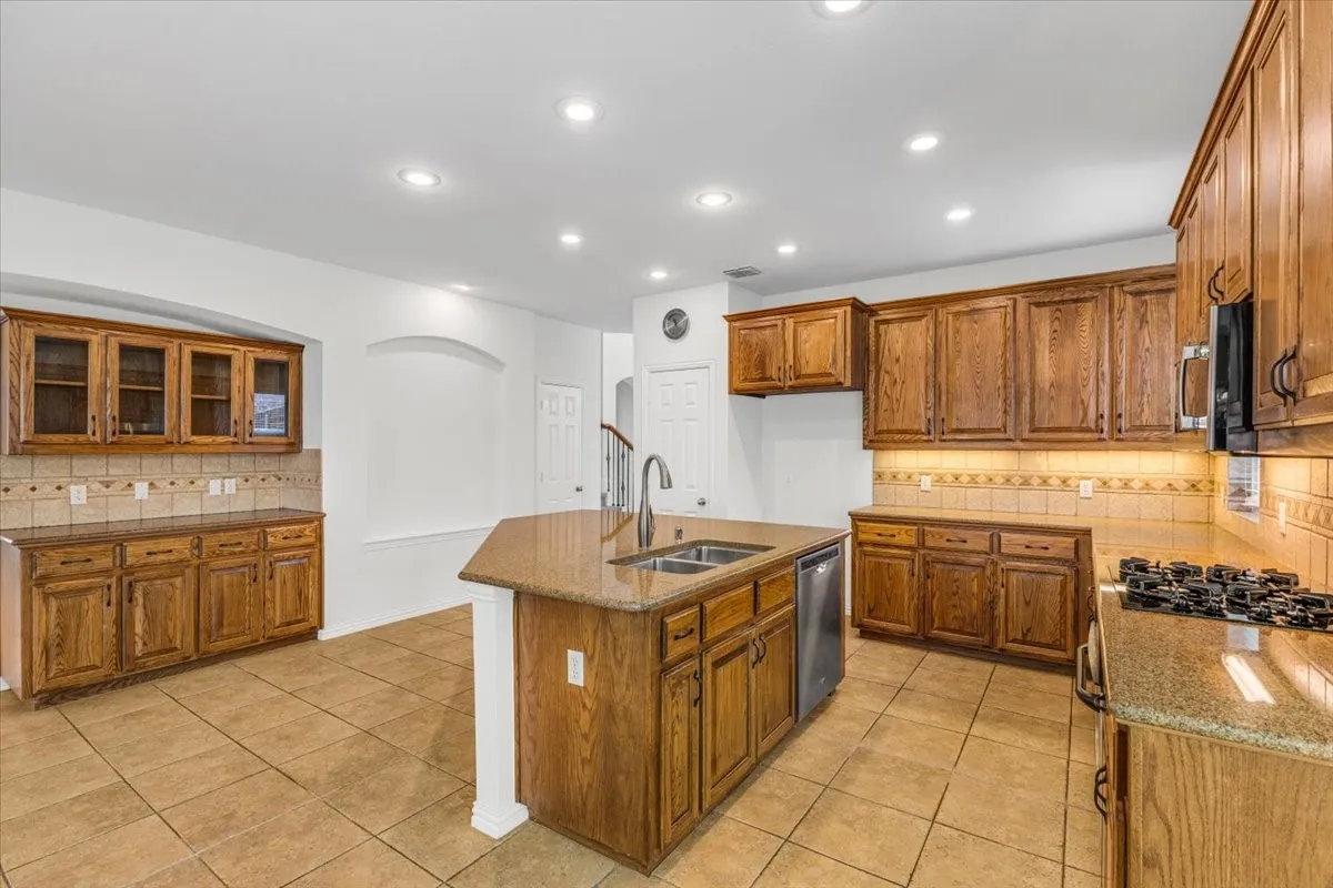 Single Family Residence For Sale in Collin County , 6421 Double Creek Road, Frisco, Texas 75035, 4 Bedroom, 4 Bathroom, 2 Garage spaces, 3,134 Sqft, built in 2002, mls#21345306, Real Estate Agent in Frisco, Homes For Sale in Collin county, Homes For Sale in Frisco, Realtor in Frisco Texas, Real Estate Brokerage Independent Realty Texas, Luminita Cordes Realtor