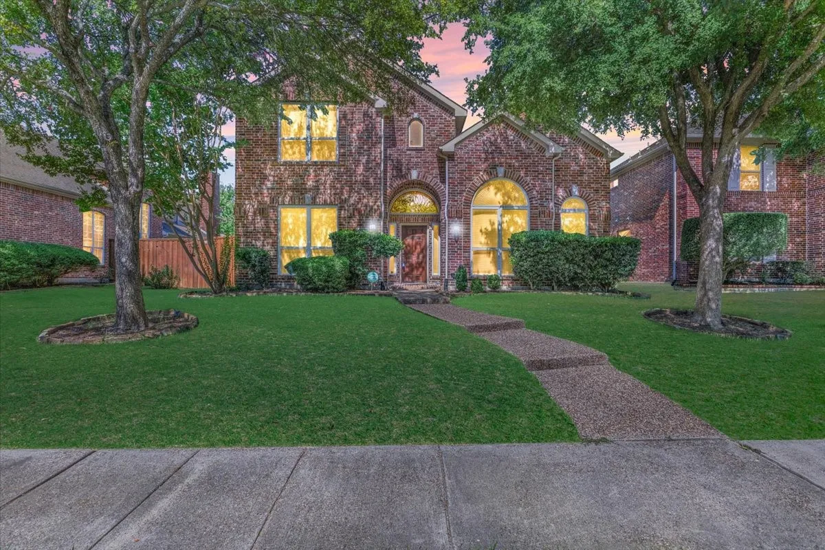 Single Family Residence For Sale in Collin County , 6421 Double Creek Road, Frisco, Texas 75035, 4 Bedroom, 4 Bathroom, 2 Garage spaces, 3,134 Sqft, built in 2002, mls#21345306, Real Estate Agent in Frisco, Homes For Sale in Collin county, Homes For Sale in Frisco, Realtor in Frisco Texas, Real Estate Brokerage Independent Realty Texas, Luminita Cordes Realtor