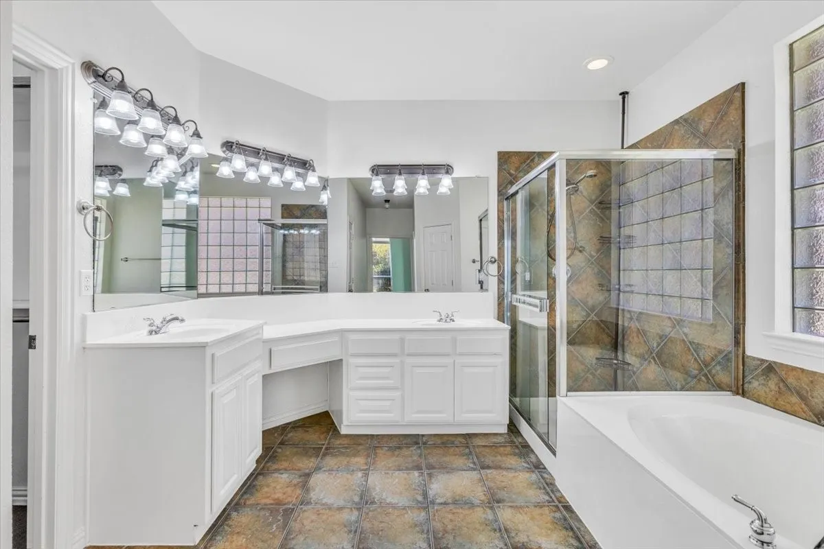 Single Family Residence For Sale in Collin County , 6421 Double Creek Road, Frisco, Texas 75035, 4 Bedroom, 4 Bathroom, 2 Garage spaces, 3,134 Sqft, built in 2002, mls#21345306, Real Estate Agent in Frisco, Homes For Sale in Collin county, Homes For Sale in Frisco, Realtor in Frisco Texas, Real Estate Brokerage Independent Realty Texas, Luminita Cordes Realtor