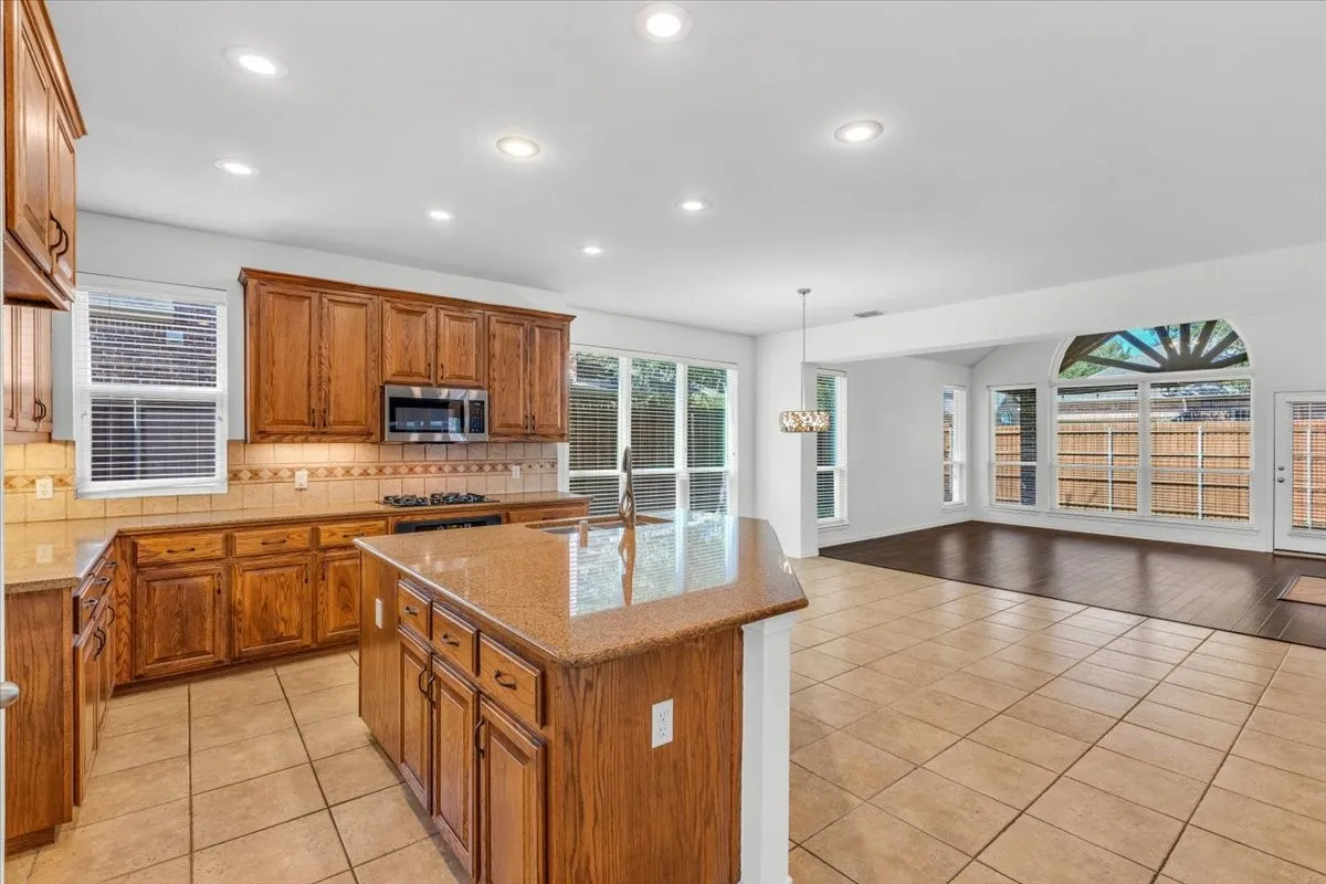 Single Family Residence For Sale in Collin County , 6421 Double Creek Road, Frisco, Texas 75035, 4 Bedroom, 4 Bathroom, 2 Garage spaces, 3,134 Sqft, built in 2002, mls#21345306, Real Estate Agent in Frisco, Homes For Sale in Collin county, Homes For Sale in Frisco, Realtor in Frisco Texas, Real Estate Brokerage Independent Realty Texas, Luminita Cordes Realtor