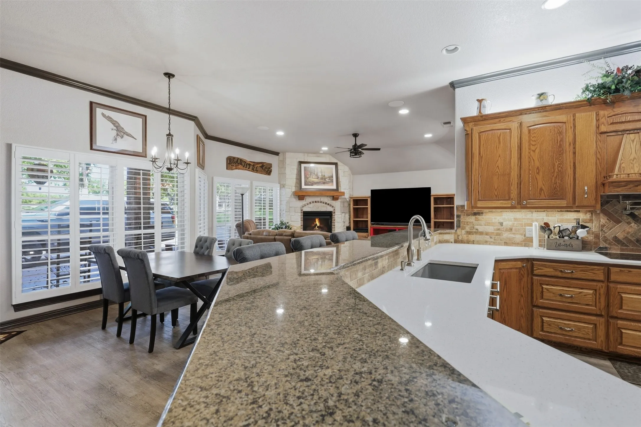 Single Family Residence For Sale in Hood County , 8904 Woodlawn Drive, Granbury, Texas 76049, 4 Bedroom, 4 Bathroom, 4 Garage spaces, 2,641 Sqft, built in 2002, mls#21345341, Real Estate Agent in Granbury, Homes For Sale in Hood county, Homes For Sale in Granbury, Realtor in Granbury Texas, Real Estate Brokerage Independent Realty Texas, Luminita Cordes Realtor