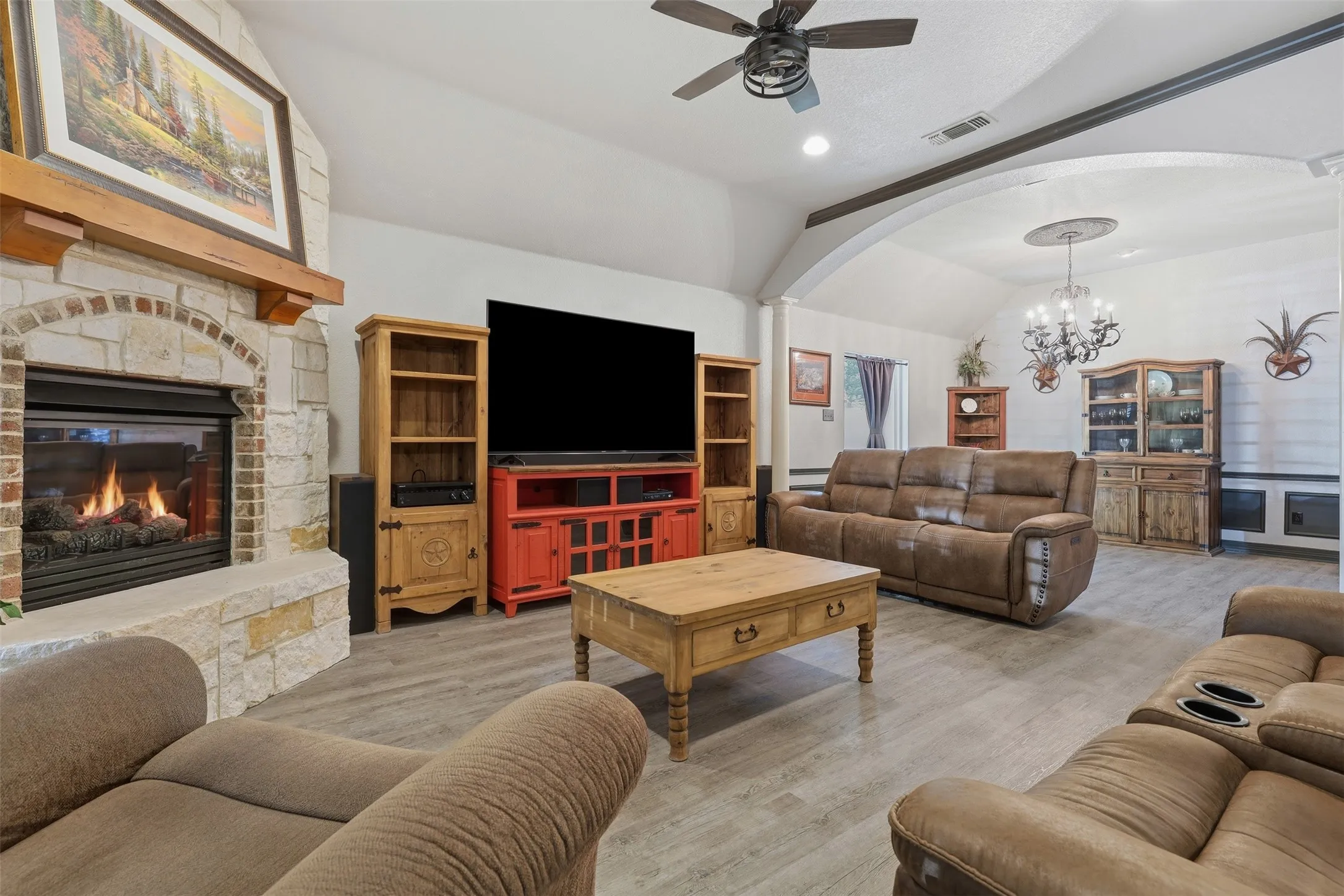 Single Family Residence For Sale in Hood County , 8904 Woodlawn Drive, Granbury, Texas 76049, 4 Bedroom, 4 Bathroom, 4 Garage spaces, 2,641 Sqft, built in 2002, mls#21345341, Real Estate Agent in Granbury, Homes For Sale in Hood county, Homes For Sale in Granbury, Realtor in Granbury Texas, Real Estate Brokerage Independent Realty Texas, Luminita Cordes Realtor