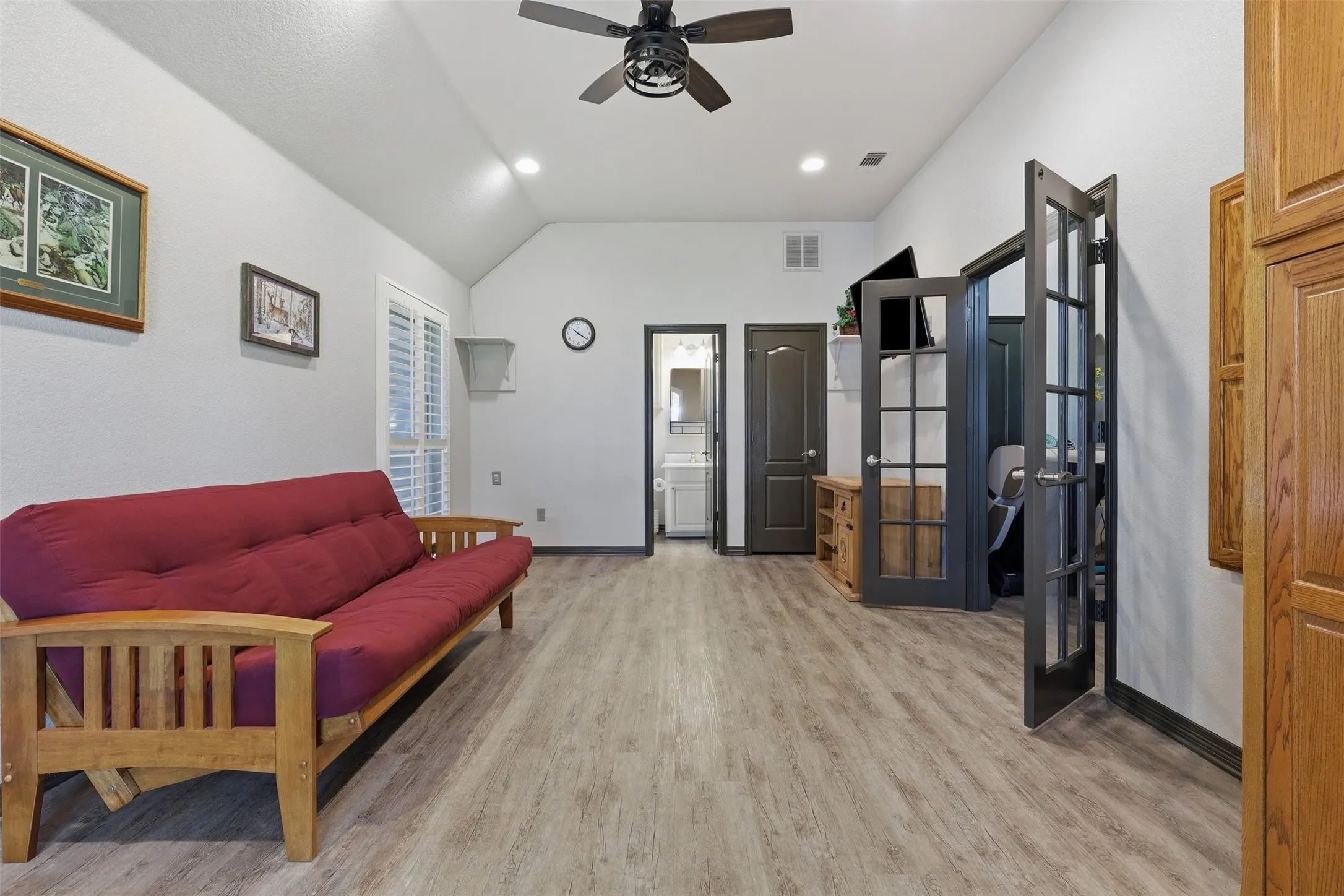 Single Family Residence For Sale in Hood County , 8904 Woodlawn Drive, Granbury, Texas 76049, 4 Bedroom, 4 Bathroom, 4 Garage spaces, 2,641 Sqft, built in 2002, mls#21345341, Real Estate Agent in Granbury, Homes For Sale in Hood county, Homes For Sale in Granbury, Realtor in Granbury Texas, Real Estate Brokerage Independent Realty Texas, Luminita Cordes Realtor