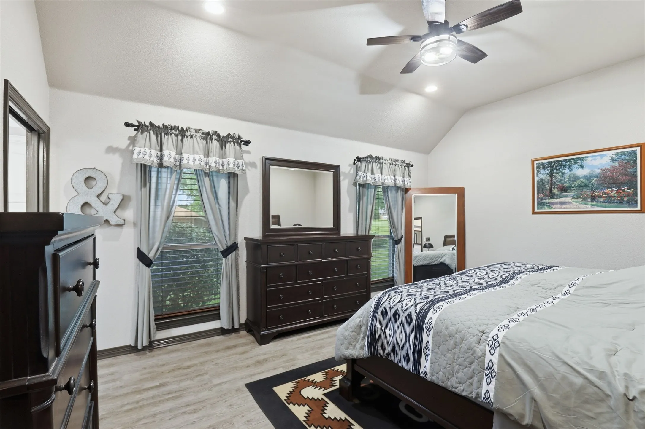 Single Family Residence For Sale in Hood County , 8904 Woodlawn Drive, Granbury, Texas 76049, 4 Bedroom, 4 Bathroom, 4 Garage spaces, 2,641 Sqft, built in 2002, mls#21345341, Real Estate Agent in Granbury, Homes For Sale in Hood county, Homes For Sale in Granbury, Realtor in Granbury Texas, Real Estate Brokerage Independent Realty Texas, Luminita Cordes Realtor