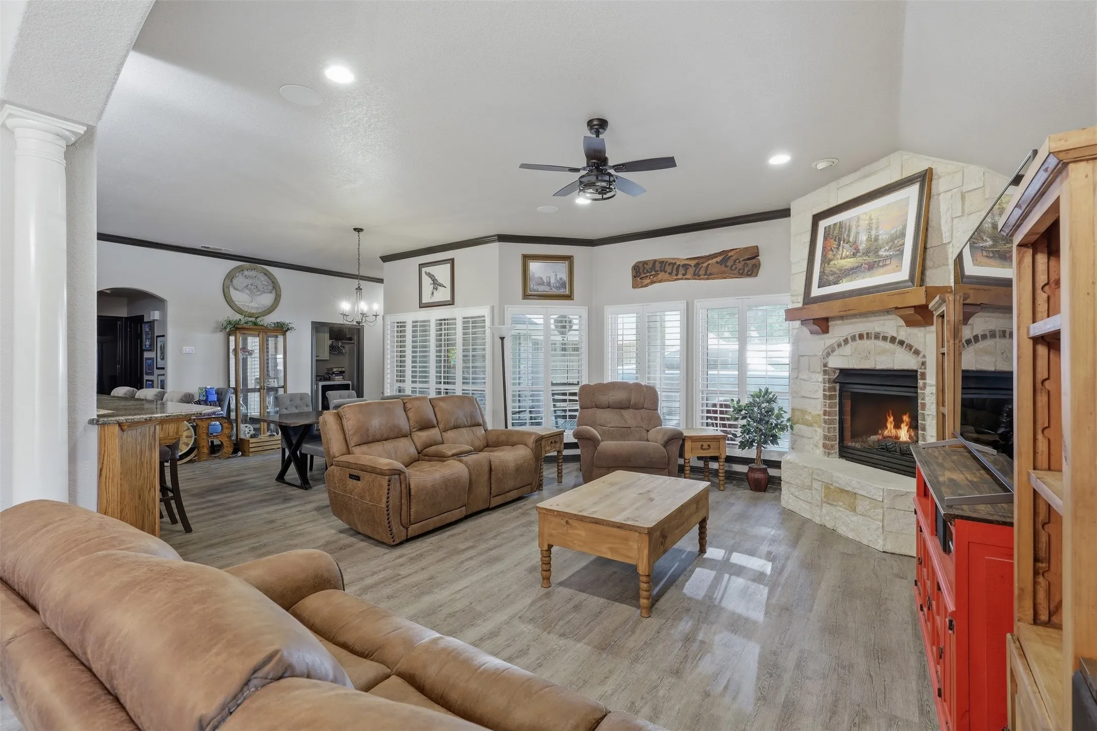 Single Family Residence For Sale in Hood County , 8904 Woodlawn Drive, Granbury, Texas 76049, 4 Bedroom, 4 Bathroom, 4 Garage spaces, 2,641 Sqft, built in 2002, mls#21345341, Real Estate Agent in Granbury, Homes For Sale in Hood county, Homes For Sale in Granbury, Realtor in Granbury Texas, Real Estate Brokerage Independent Realty Texas, Luminita Cordes Realtor