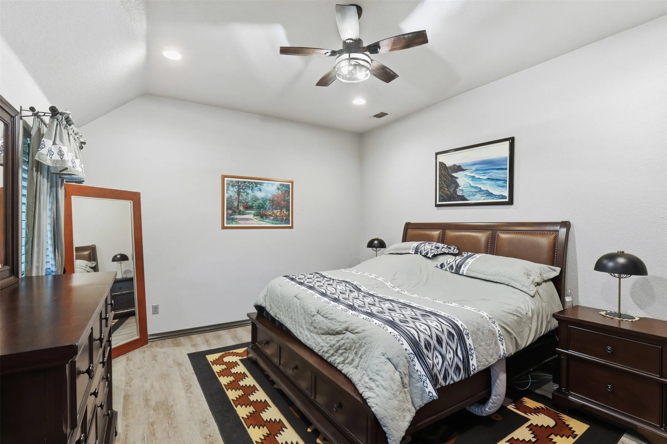 Single Family Residence For Sale in Hood County , 8904 Woodlawn Drive, Granbury, Texas 76049, 4 Bedroom, 4 Bathroom, 4 Garage spaces, 2,641 Sqft, built in 2002, mls#21345341, Real Estate Agent in Granbury, Homes For Sale in Hood county, Homes For Sale in Granbury, Realtor in Granbury Texas, Real Estate Brokerage Independent Realty Texas, Luminita Cordes Realtor