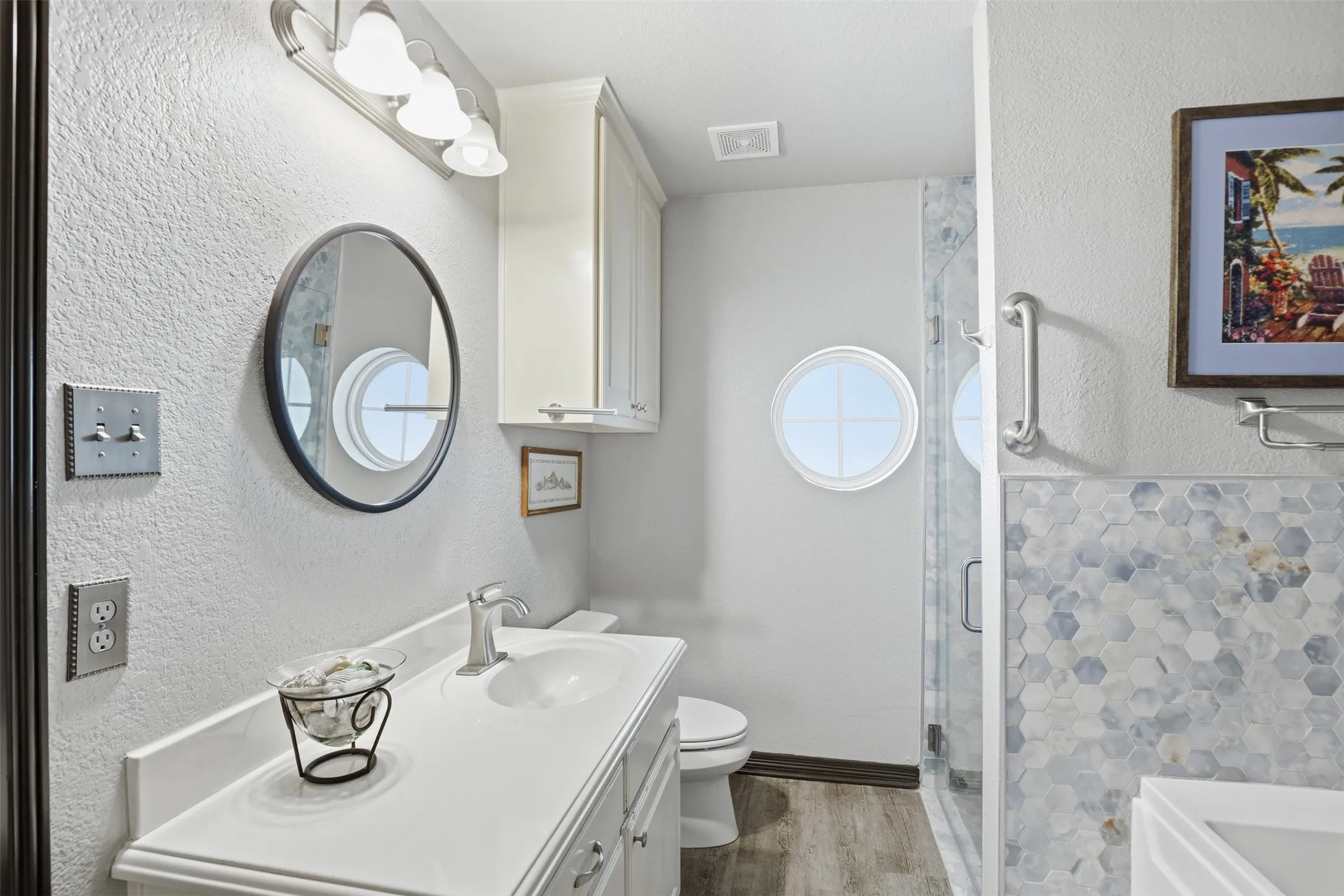 Single Family Residence For Sale in Hood County , 8904 Woodlawn Drive, Granbury, Texas 76049, 4 Bedroom, 4 Bathroom, 4 Garage spaces, 2,641 Sqft, built in 2002, mls#21345341, Real Estate Agent in Granbury, Homes For Sale in Hood county, Homes For Sale in Granbury, Realtor in Granbury Texas, Real Estate Brokerage Independent Realty Texas, Luminita Cordes Realtor