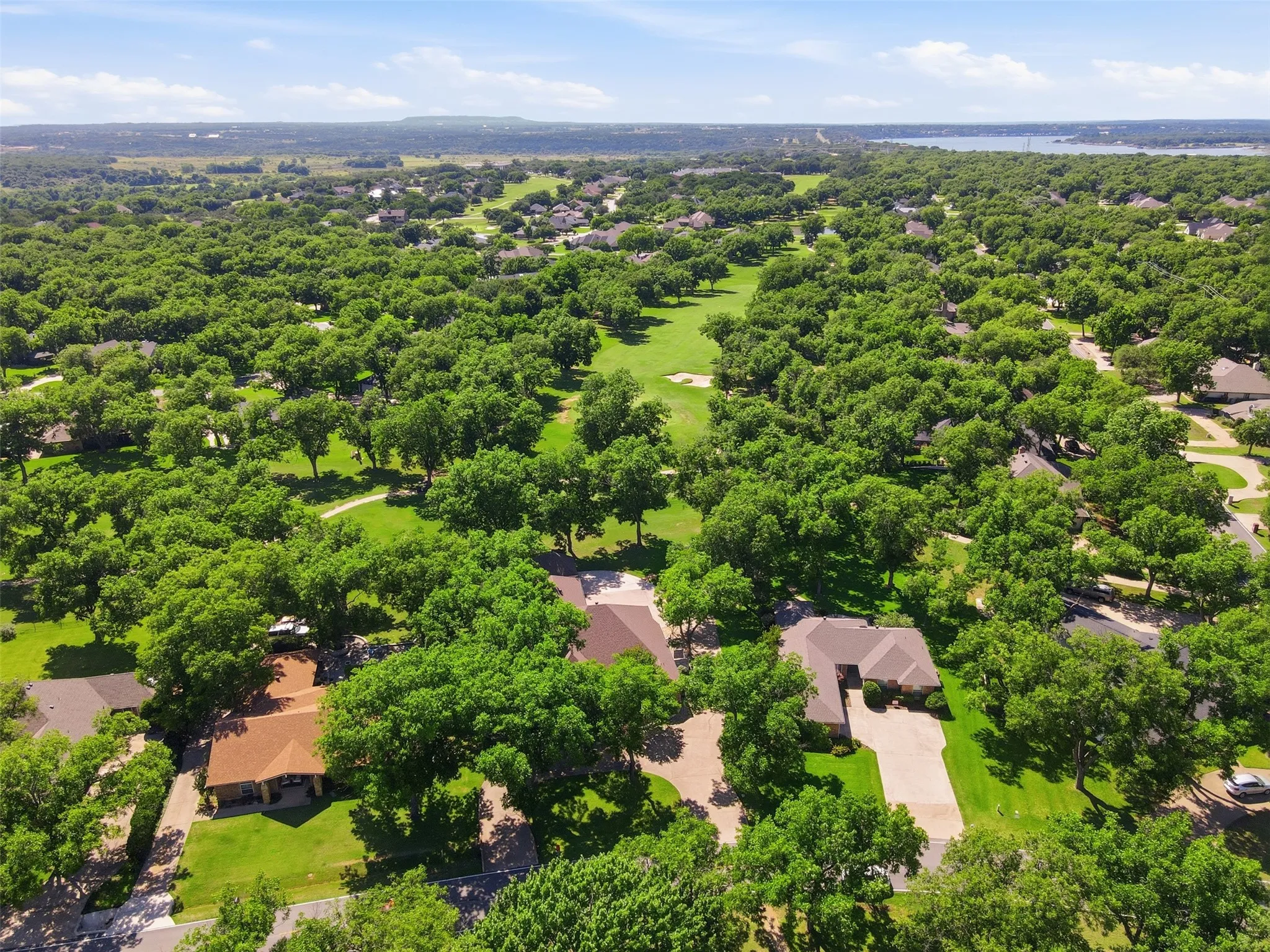Single Family Residence For Sale in Hood County , 8904 Woodlawn Drive, Granbury, Texas 76049, 4 Bedroom, 4 Bathroom, 4 Garage spaces, 2,641 Sqft, built in 2002, mls#21345341, Real Estate Agent in Granbury, Homes For Sale in Hood county, Homes For Sale in Granbury, Realtor in Granbury Texas, Real Estate Brokerage Independent Realty Texas, Luminita Cordes Realtor