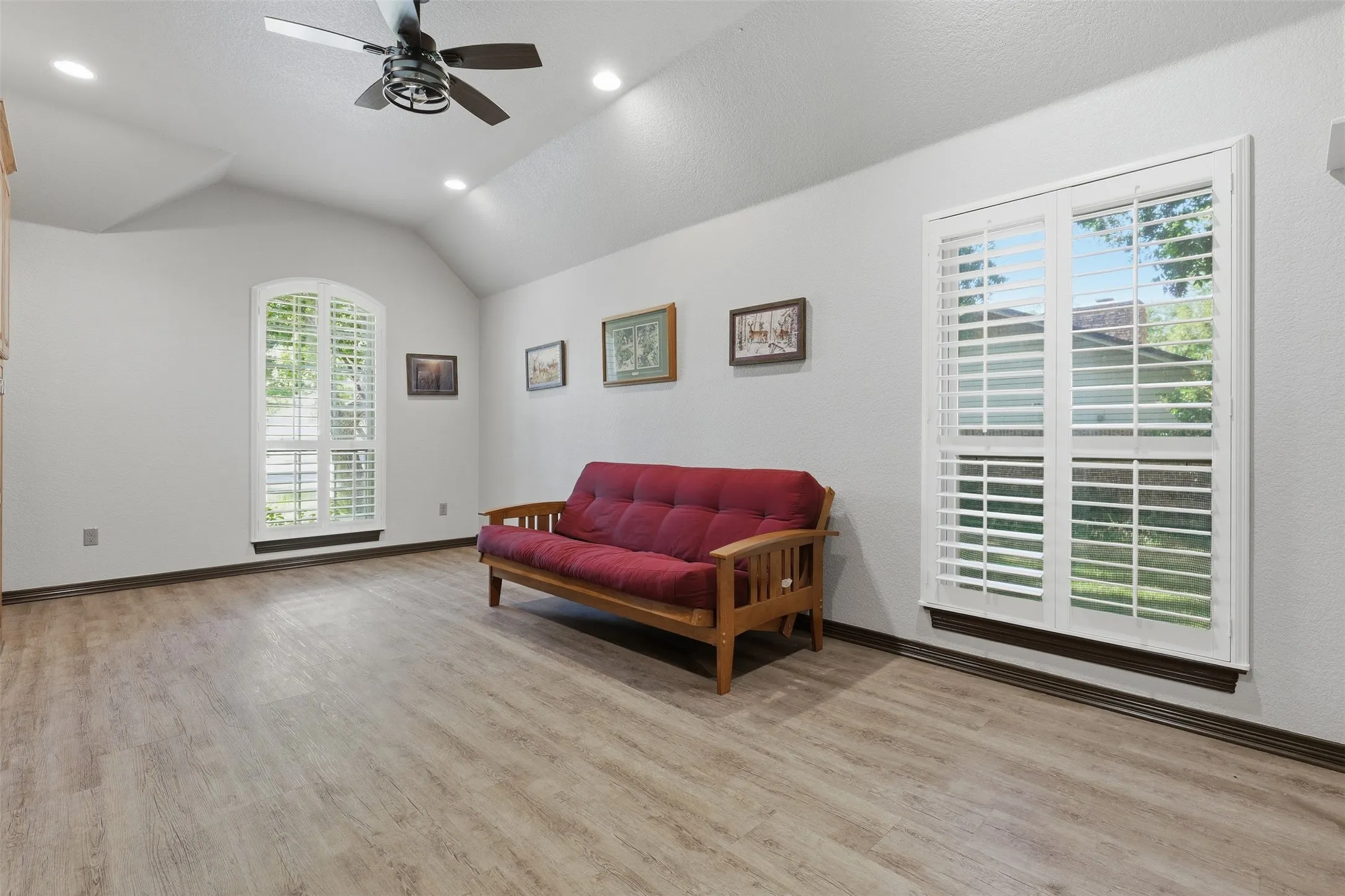 Single Family Residence For Sale in Hood County , 8904 Woodlawn Drive, Granbury, Texas 76049, 4 Bedroom, 4 Bathroom, 4 Garage spaces, 2,641 Sqft, built in 2002, mls#21345341, Real Estate Agent in Granbury, Homes For Sale in Hood county, Homes For Sale in Granbury, Realtor in Granbury Texas, Real Estate Brokerage Independent Realty Texas, Luminita Cordes Realtor