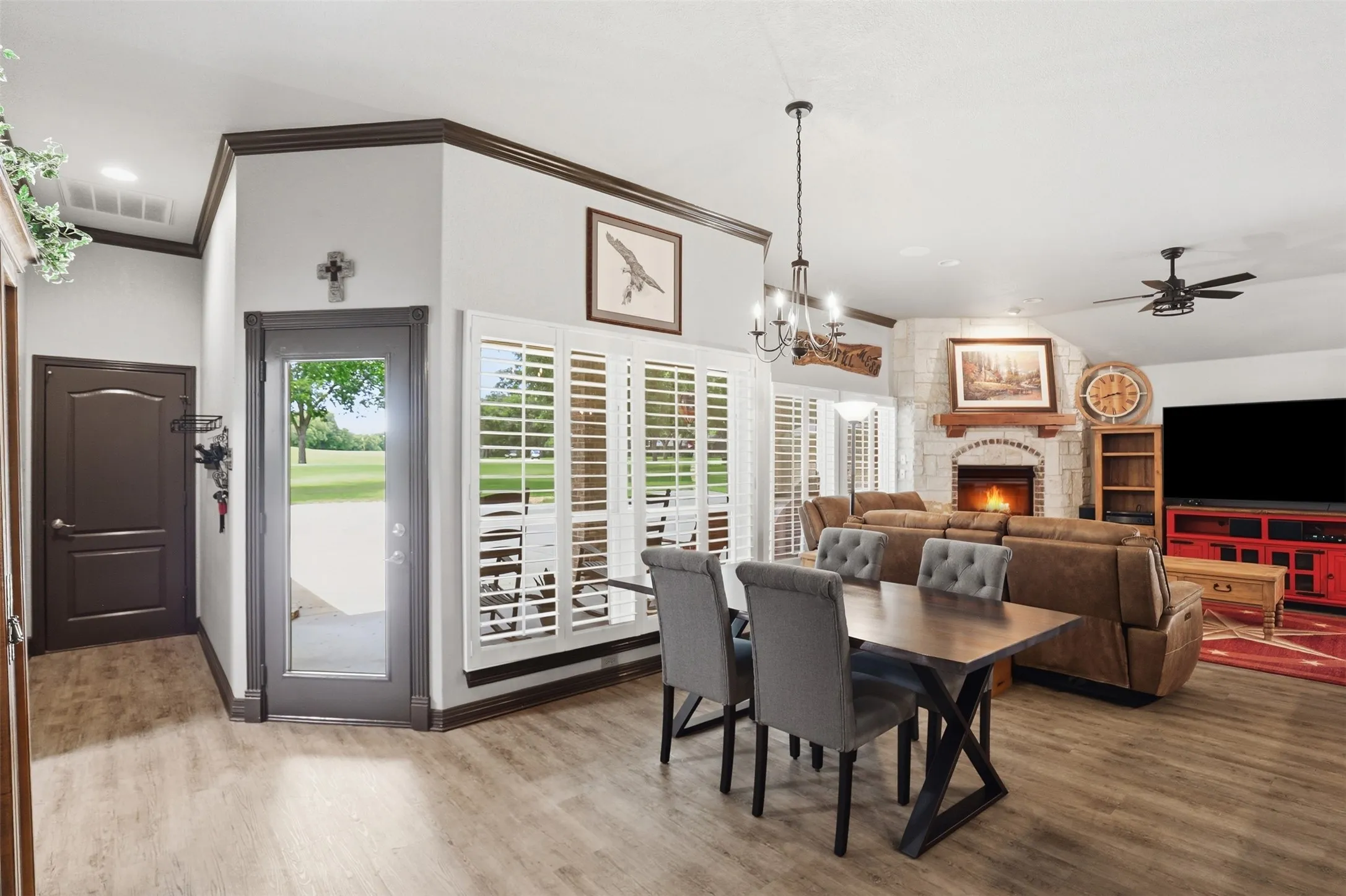 Single Family Residence For Sale in Hood County , 8904 Woodlawn Drive, Granbury, Texas 76049, 4 Bedroom, 4 Bathroom, 4 Garage spaces, 2,641 Sqft, built in 2002, mls#21345341, Real Estate Agent in Granbury, Homes For Sale in Hood county, Homes For Sale in Granbury, Realtor in Granbury Texas, Real Estate Brokerage Independent Realty Texas, Luminita Cordes Realtor