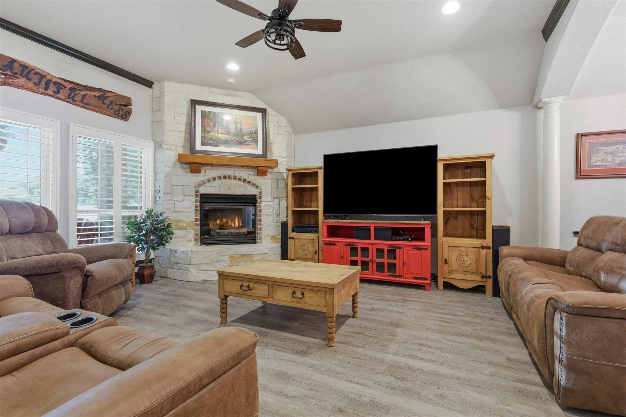 Single Family Residence For Sale in Hood County , 8904 Woodlawn Drive, Granbury, Texas 76049, 4 Bedroom, 4 Bathroom, 4 Garage spaces, 2,641 Sqft, built in 2002, mls#21345341, Real Estate Agent in Granbury, Homes For Sale in Hood county, Homes For Sale in Granbury, Realtor in Granbury Texas, Real Estate Brokerage Independent Realty Texas, Luminita Cordes Realtor