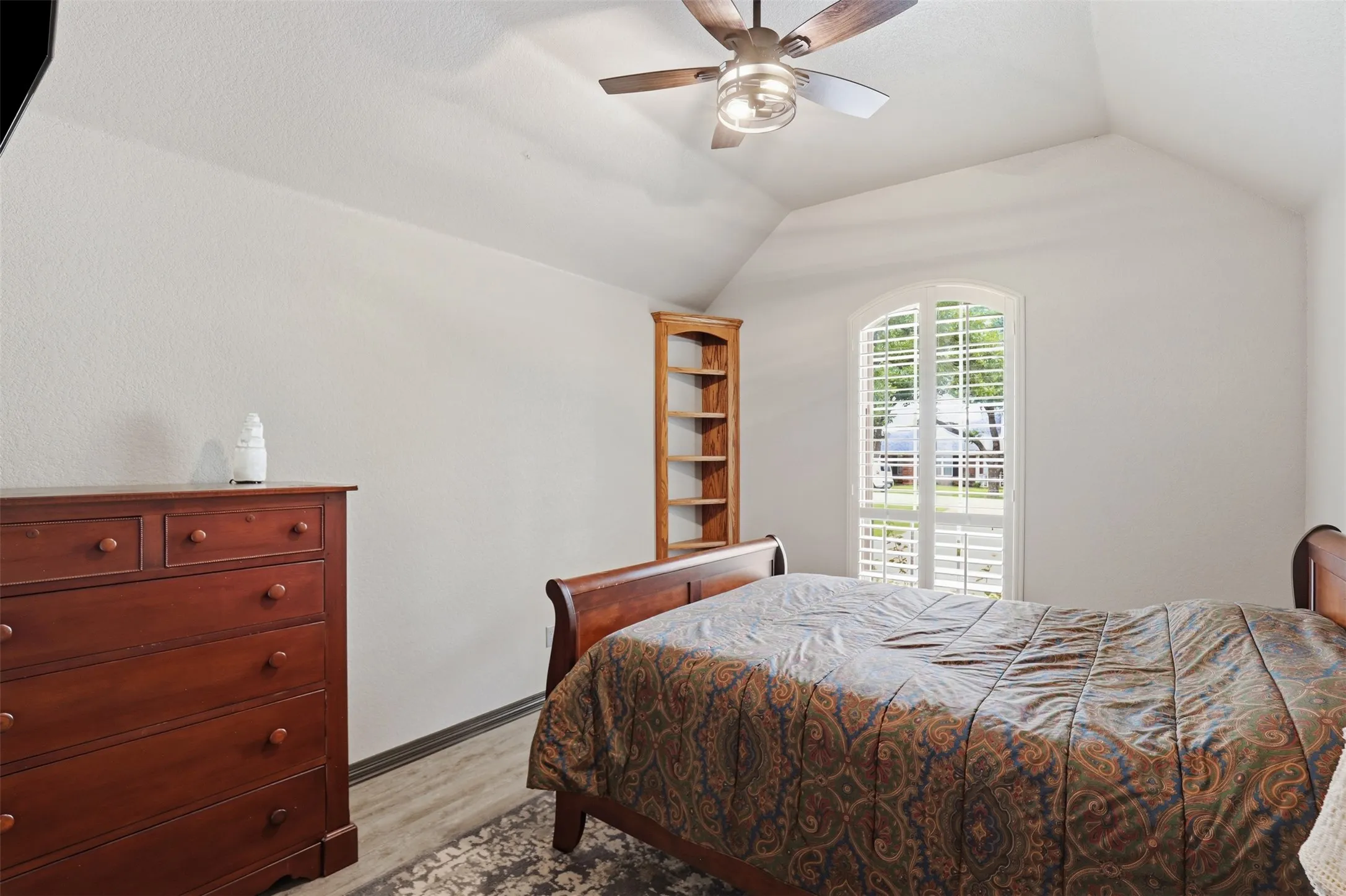Single Family Residence For Sale in Hood County , 8904 Woodlawn Drive, Granbury, Texas 76049, 4 Bedroom, 4 Bathroom, 4 Garage spaces, 2,641 Sqft, built in 2002, mls#21345341, Real Estate Agent in Granbury, Homes For Sale in Hood county, Homes For Sale in Granbury, Realtor in Granbury Texas, Real Estate Brokerage Independent Realty Texas, Luminita Cordes Realtor