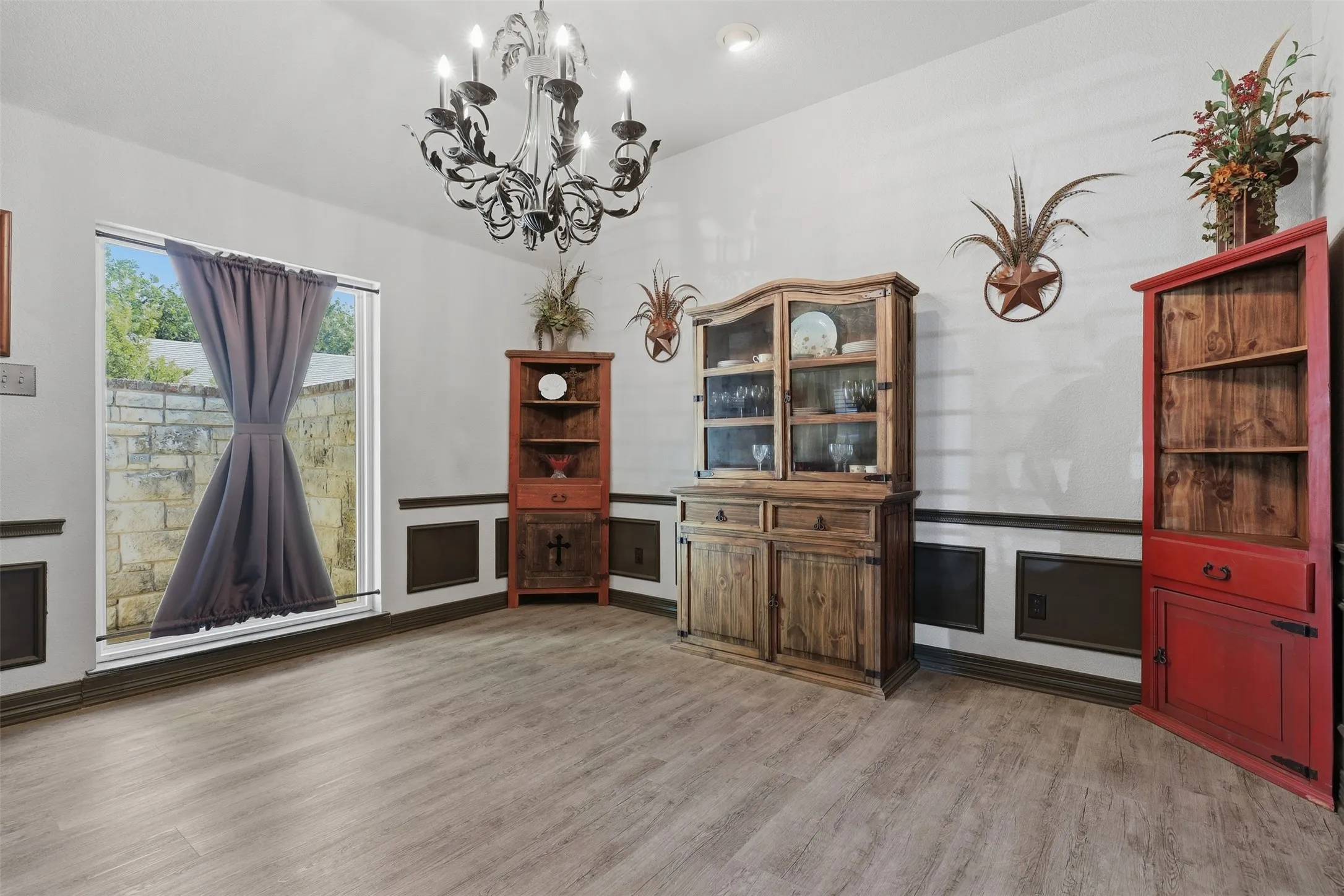 Single Family Residence For Sale in Hood County , 8904 Woodlawn Drive, Granbury, Texas 76049, 4 Bedroom, 4 Bathroom, 4 Garage spaces, 2,641 Sqft, built in 2002, mls#21345341, Real Estate Agent in Granbury, Homes For Sale in Hood county, Homes For Sale in Granbury, Realtor in Granbury Texas, Real Estate Brokerage Independent Realty Texas, Luminita Cordes Realtor