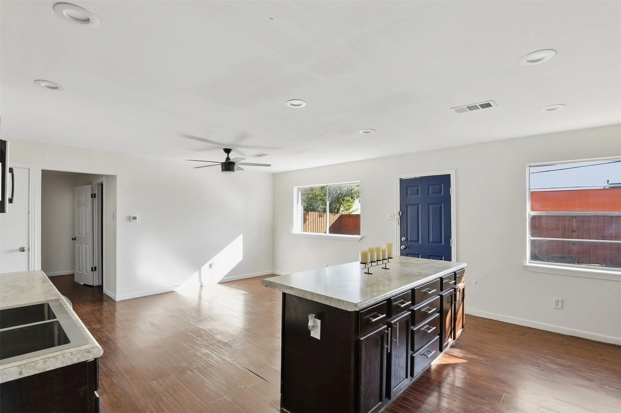 Single Family Residence For Sale in Dallas County , 2721 Westview Drive, Mesquite, Texas 75150, 3 Bedroom, 2 Bathroom, 2 Garage spaces, 1,426 Sqft, built in 1964, mls#21345375, Real Estate Agent in Mesquite, Homes For Sale in Dallas county, Homes For Sale in Mesquite, Realtor in Mesquite Texas, Real Estate Brokerage Independent Realty Texas, Luminita Cordes Realtor