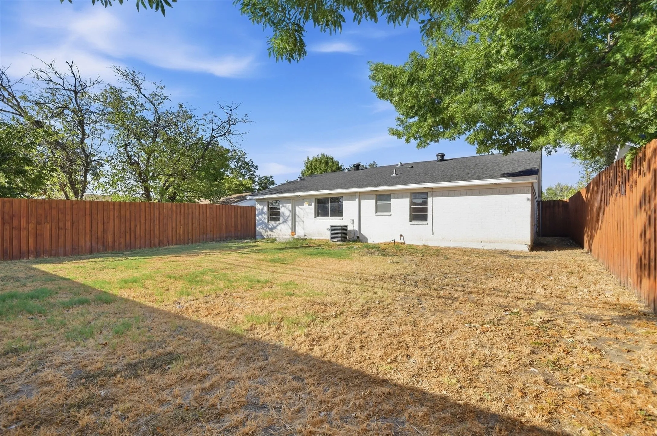 Single Family Residence For Sale in Dallas County , 2721 Westview Drive, Mesquite, Texas 75150, 3 Bedroom, 2 Bathroom, 2 Garage spaces, 1,426 Sqft, built in 1964, mls#21345375, Real Estate Agent in Mesquite, Homes For Sale in Dallas county, Homes For Sale in Mesquite, Realtor in Mesquite Texas, Real Estate Brokerage Independent Realty Texas, Luminita Cordes Realtor