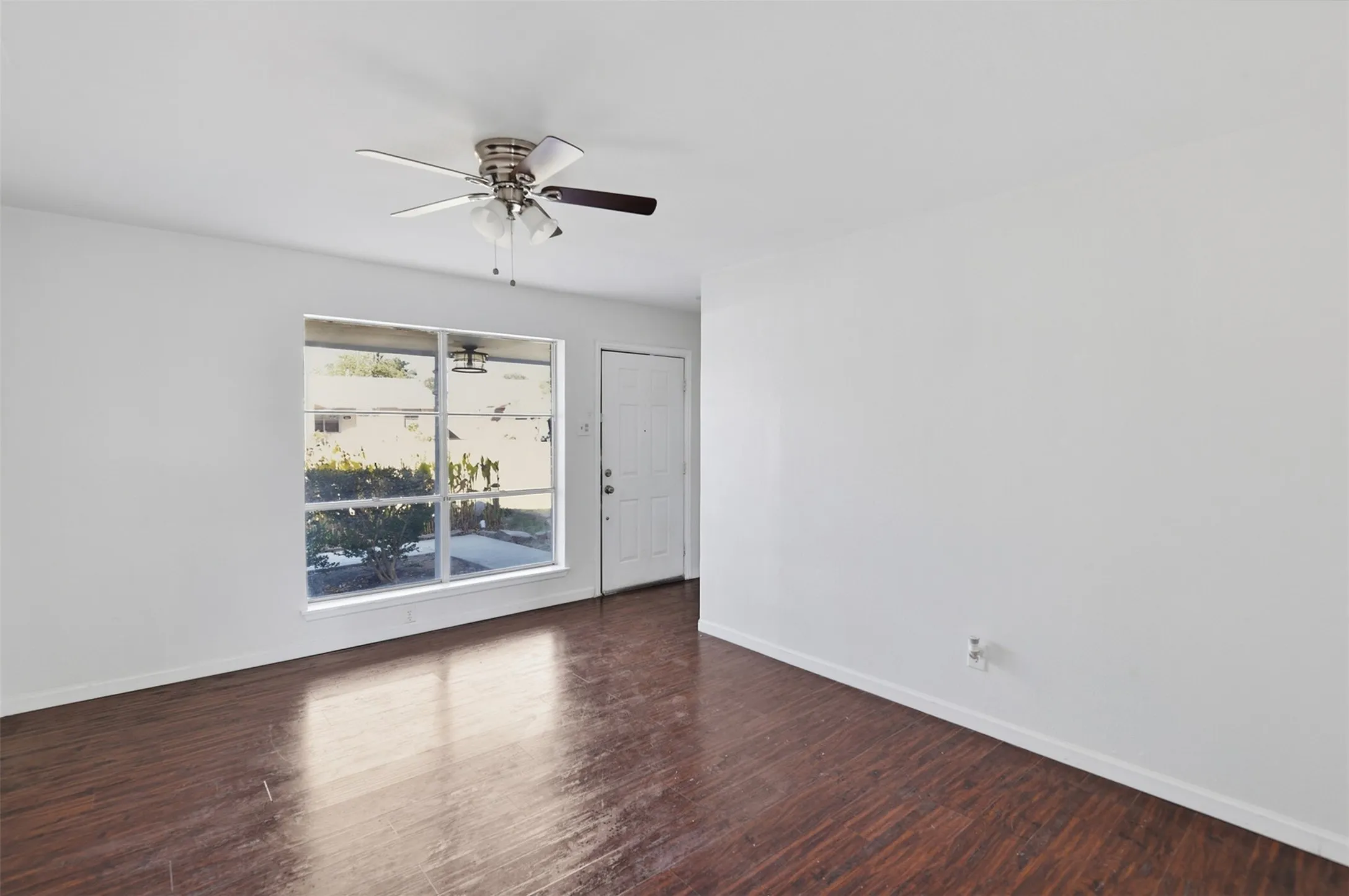 Single Family Residence For Sale in Dallas County , 2721 Westview Drive, Mesquite, Texas 75150, 3 Bedroom, 2 Bathroom, 2 Garage spaces, 1,426 Sqft, built in 1964, mls#21345375, Real Estate Agent in Mesquite, Homes For Sale in Dallas county, Homes For Sale in Mesquite, Realtor in Mesquite Texas, Real Estate Brokerage Independent Realty Texas, Luminita Cordes Realtor