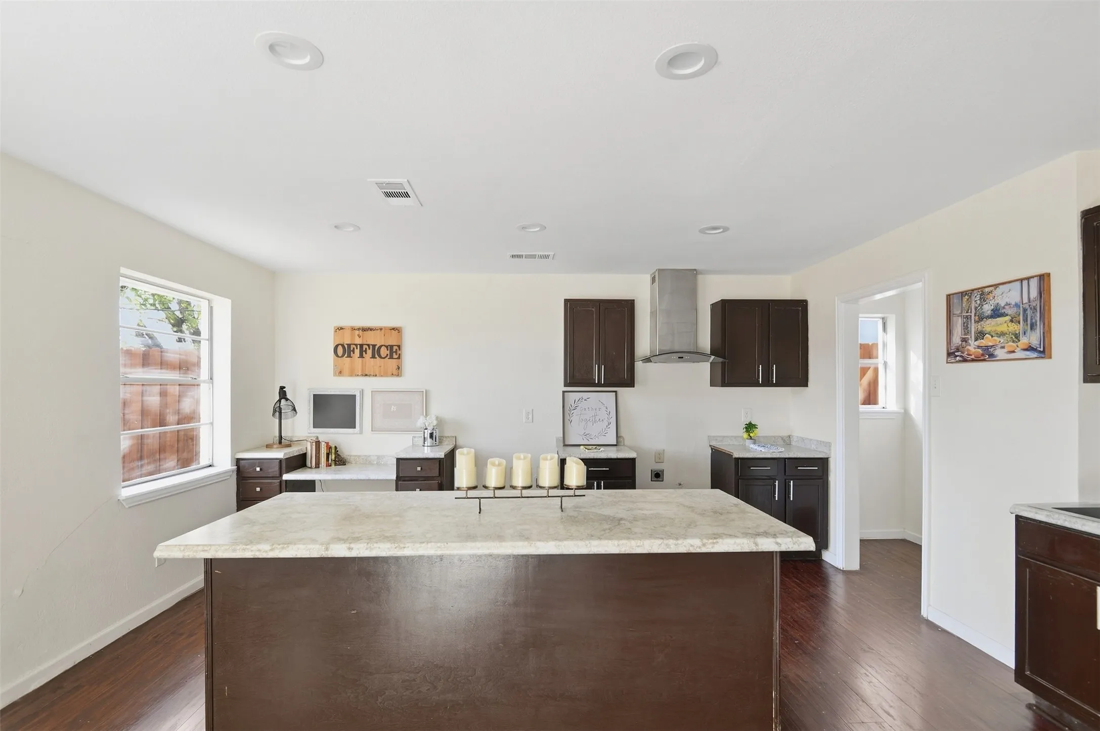 Single Family Residence For Sale in Dallas County , 2721 Westview Drive, Mesquite, Texas 75150, 3 Bedroom, 2 Bathroom, 2 Garage spaces, 1,426 Sqft, built in 1964, mls#21345375, Real Estate Agent in Mesquite, Homes For Sale in Dallas county, Homes For Sale in Mesquite, Realtor in Mesquite Texas, Real Estate Brokerage Independent Realty Texas, Luminita Cordes Realtor