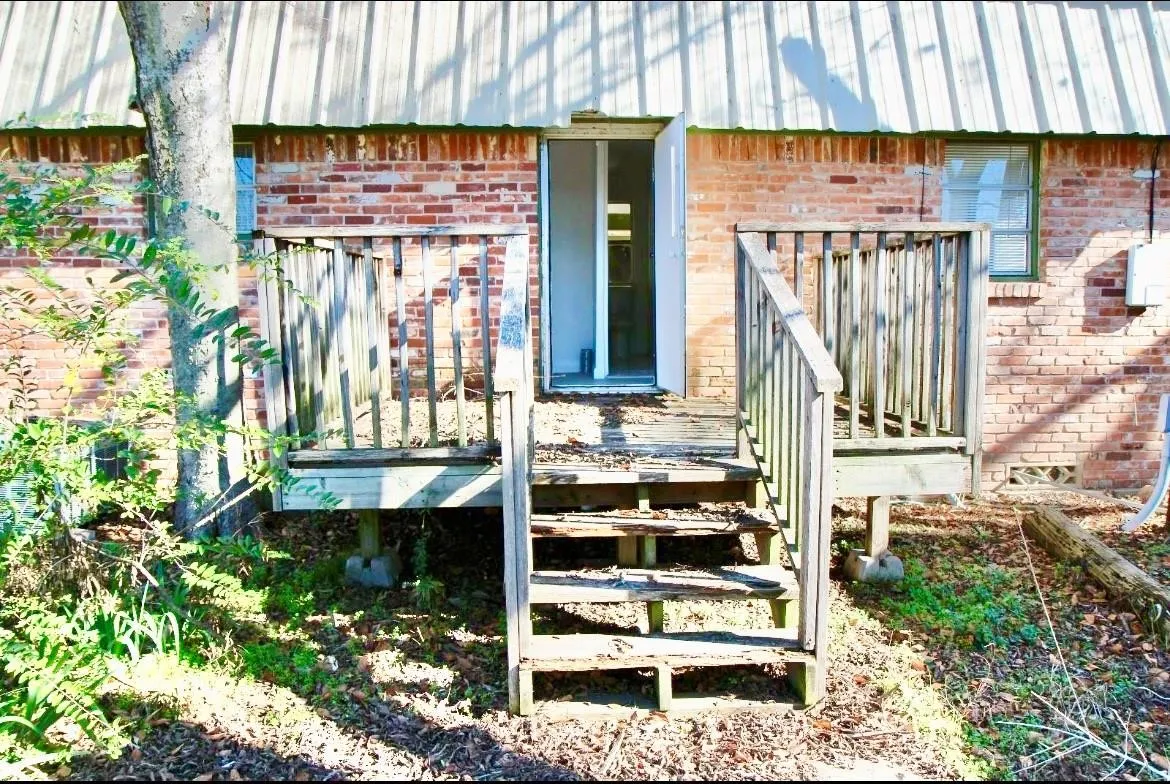 Quadruplex For Rent in Hunt County , 4405 O'neal Street 4, Greenville, Texas 75401, 3 Bedroom, 2 Bathroom, Garage spaces, 1,005 Sqft, built in 1970, Price $1,050, mls#21345395, Real Estate Agent in Greenville, Homes For Rent in Hunt county, Homes For Rent in Greenville, Realtor in Greenville Texas, Real Estate Brokerage Independent Realty Texas, Luminita Cordes Realtor