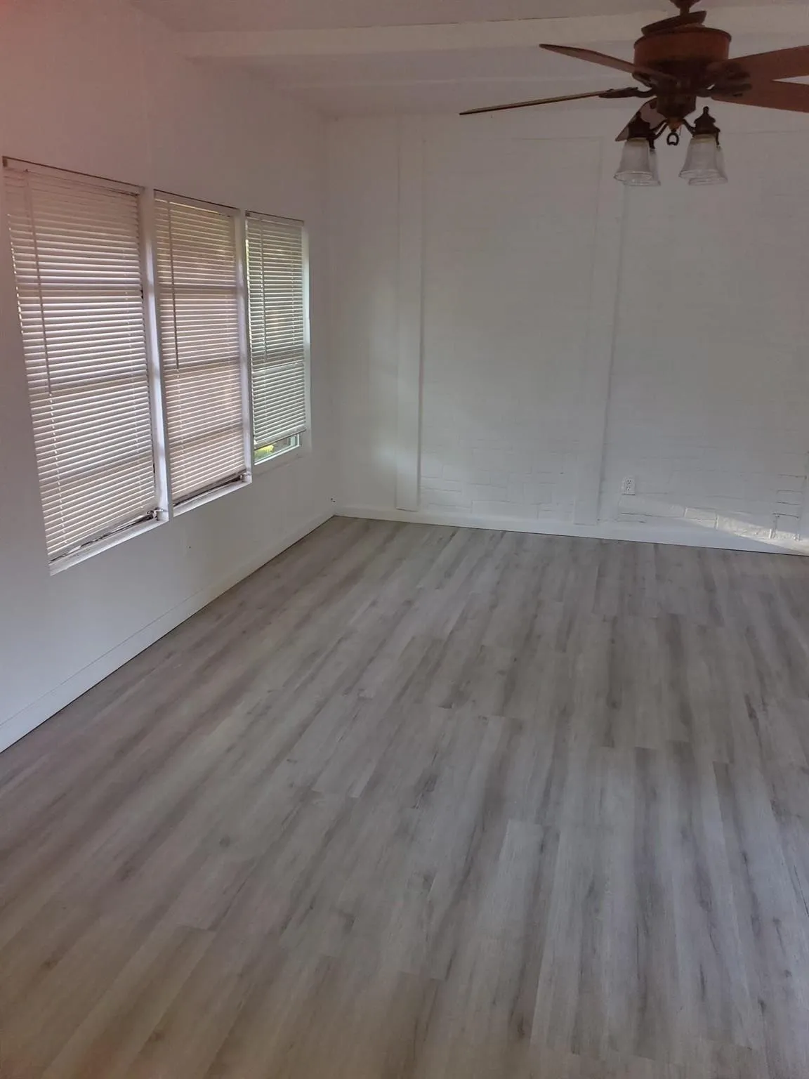 Quadruplex For Rent in Hunt County , 4405 O'neal Street 4, Greenville, Texas 75401, 3 Bedroom, 2 Bathroom, Garage spaces, 1,005 Sqft, built in 1970, Price $1,050, mls#21345395, Real Estate Agent in Greenville, Homes For Rent in Hunt county, Homes For Rent in Greenville, Realtor in Greenville Texas, Real Estate Brokerage Independent Realty Texas, Luminita Cordes Realtor