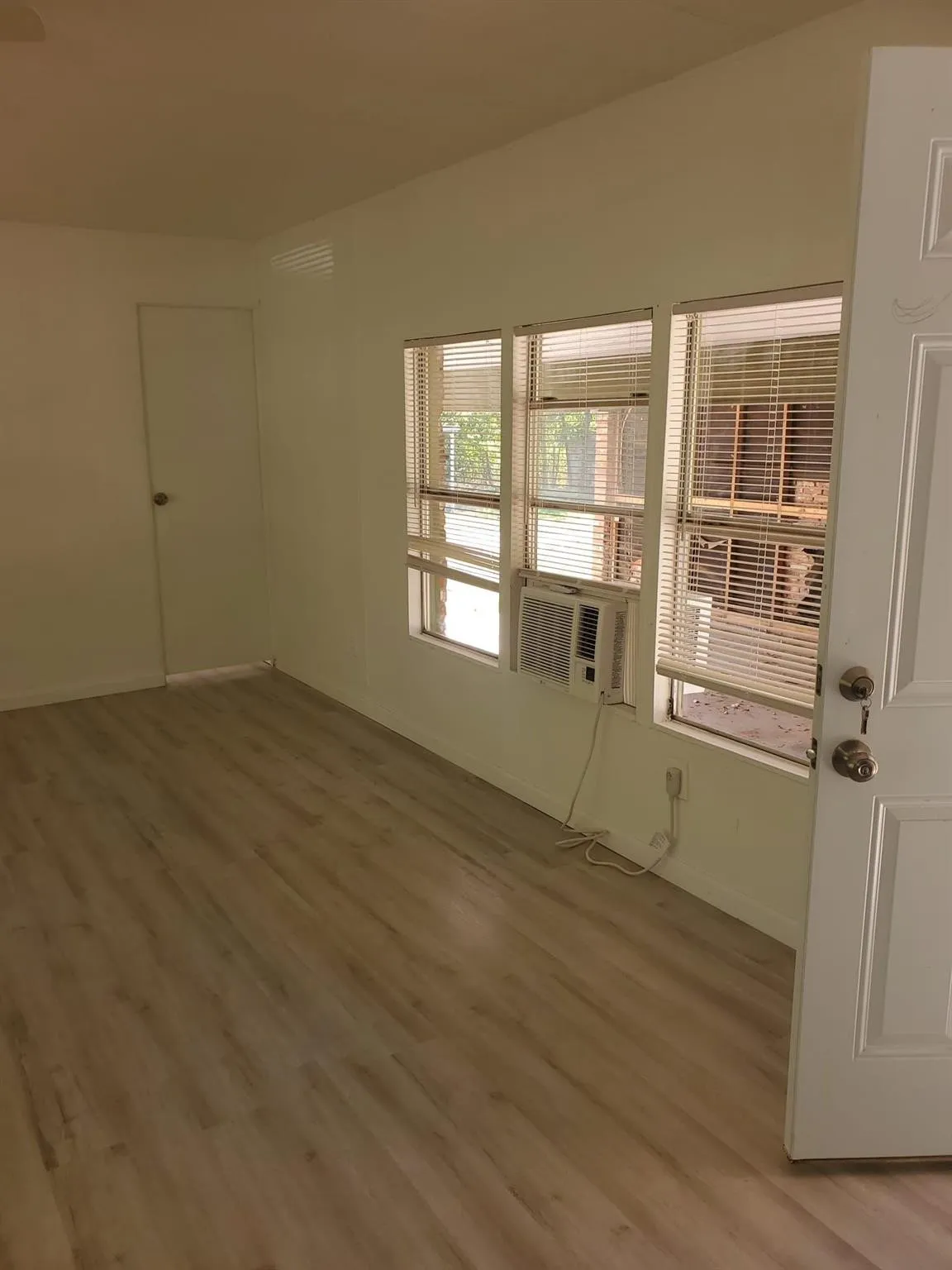 Quadruplex For Rent in Hunt County , 4405 O'neal Street 4, Greenville, Texas 75401, 3 Bedroom, 2 Bathroom, Garage spaces, 1,005 Sqft, built in 1970, Price $1,050, mls#21345395, Real Estate Agent in Greenville, Homes For Rent in Hunt county, Homes For Rent in Greenville, Realtor in Greenville Texas, Real Estate Brokerage Independent Realty Texas, Luminita Cordes Realtor