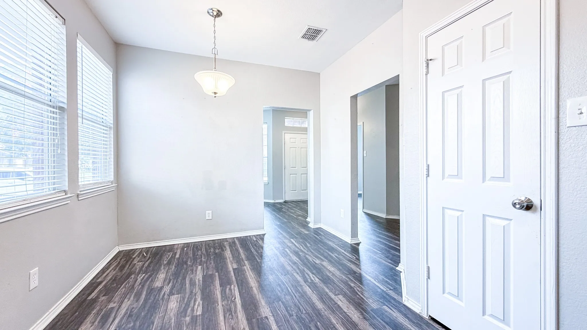 Single Family Residence For Rent in Collin County , 1515 Creek Springs Drive, Allen, Texas 75002, 3 Bedroom, 2 Bathroom, 2 Garage spaces, 2,336 Sqft, built in 2002, mls#21344768, Real Estate Agent in Allen, Homes For Rent in Collin county, Homes For Rent in Allen, Realtor in Allen Texas, Real Estate Brokerage Independent Realty Texas, Luminita Cordes Realtor