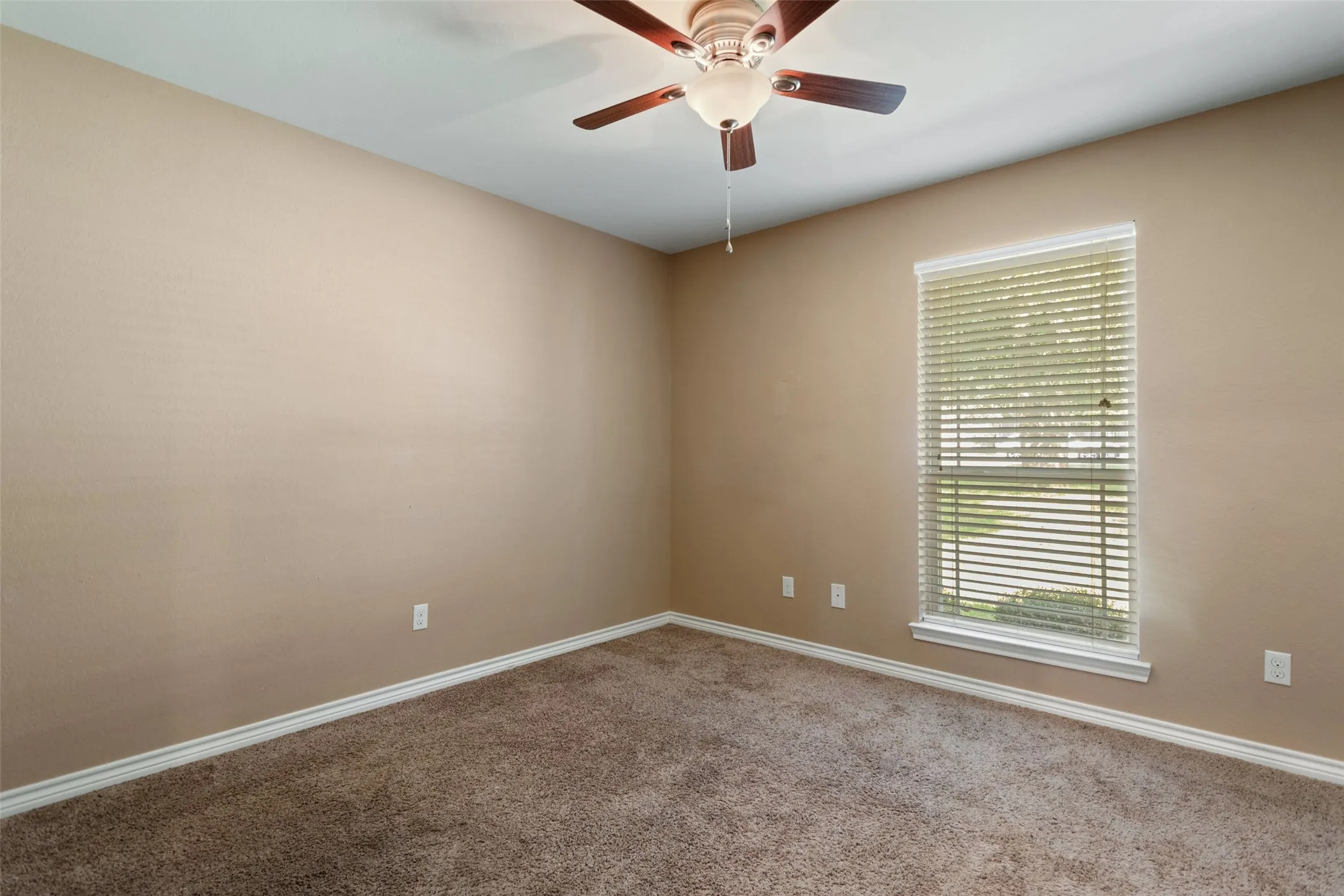 Single Family Residence For Sale in Smith County , 2312 Pittman Lane, Lindale, Texas 75771, 3 Bedroom, 2 Bathroom, 2 Garage spaces, 1,622 Sqft, built in 2013, mls#21344766, Real Estate Agent in Lindale, Homes For Sale in Smith county, Homes For Sale in Lindale, Realtor in Lindale Texas, Real Estate Brokerage Independent Realty Texas, Luminita Cordes Realtor