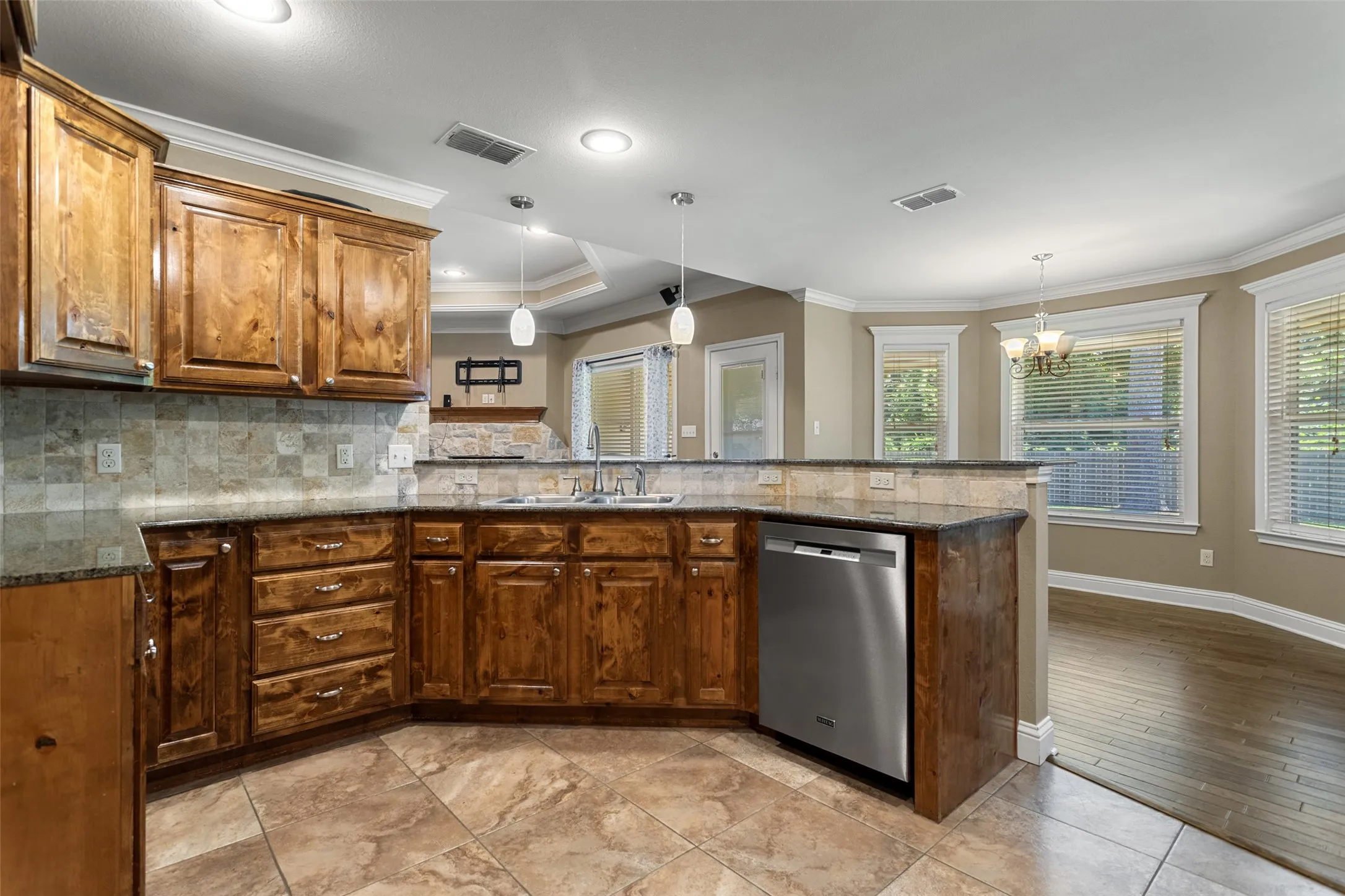 Single Family Residence For Sale in Smith County , 2312 Pittman Lane, Lindale, Texas 75771, 3 Bedroom, 2 Bathroom, 2 Garage spaces, 1,622 Sqft, built in 2013, mls#21344766, Real Estate Agent in Lindale, Homes For Sale in Smith county, Homes For Sale in Lindale, Realtor in Lindale Texas, Real Estate Brokerage Independent Realty Texas, Luminita Cordes Realtor