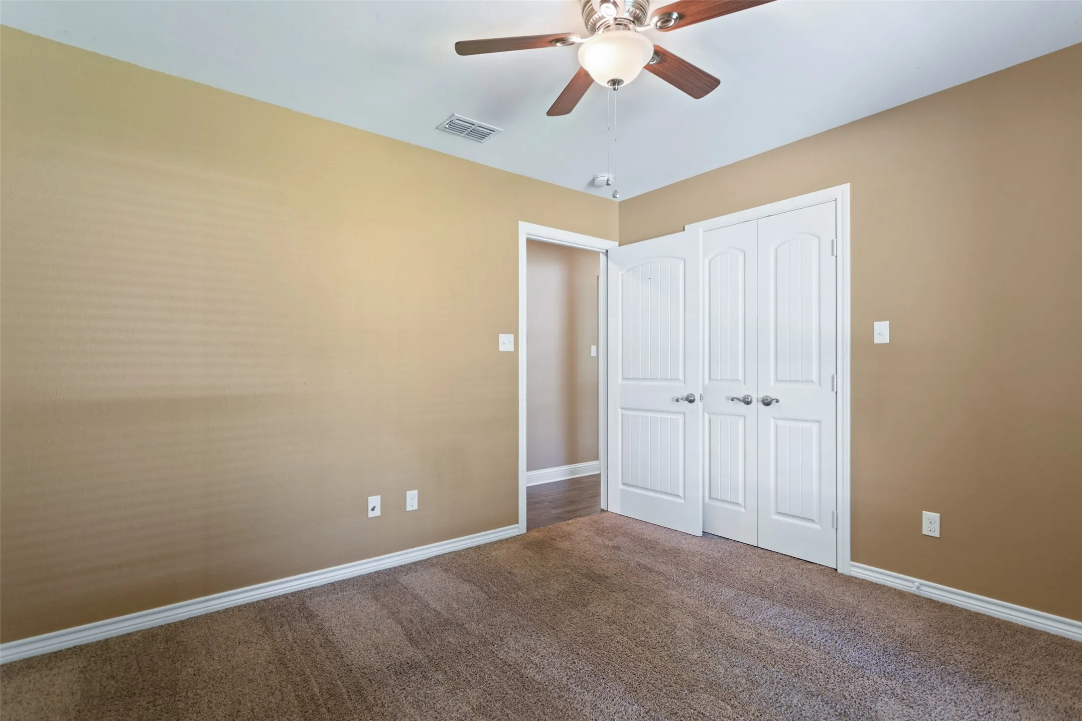 Single Family Residence For Sale in Smith County , 2312 Pittman Lane, Lindale, Texas 75771, 3 Bedroom, 2 Bathroom, 2 Garage spaces, 1,622 Sqft, built in 2013, mls#21344766, Real Estate Agent in Lindale, Homes For Sale in Smith county, Homes For Sale in Lindale, Realtor in Lindale Texas, Real Estate Brokerage Independent Realty Texas, Luminita Cordes Realtor