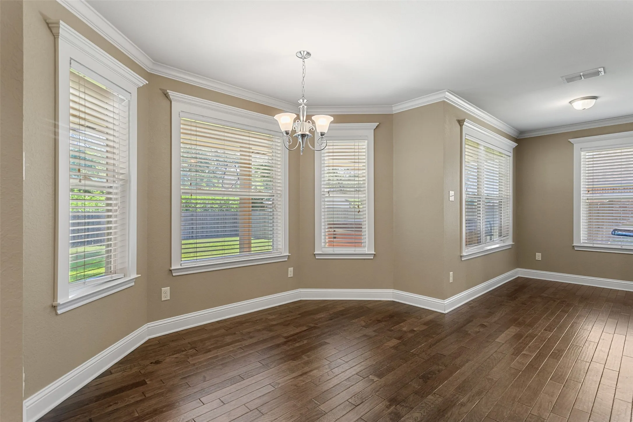 Single Family Residence For Sale in Smith County , 2312 Pittman Lane, Lindale, Texas 75771, 3 Bedroom, 2 Bathroom, 2 Garage spaces, 1,622 Sqft, built in 2013, mls#21344766, Real Estate Agent in Lindale, Homes For Sale in Smith county, Homes For Sale in Lindale, Realtor in Lindale Texas, Real Estate Brokerage Independent Realty Texas, Luminita Cordes Realtor