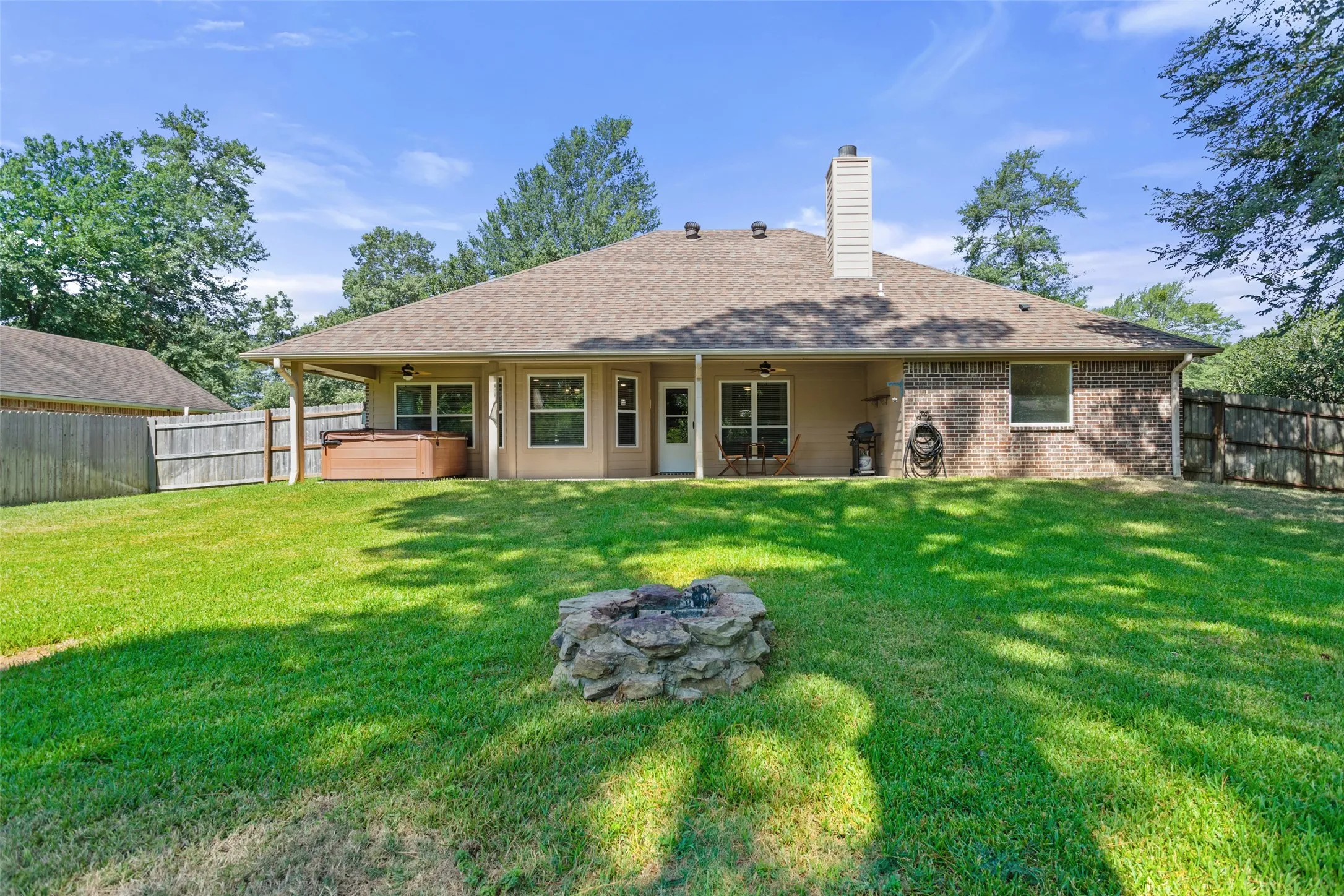 Single Family Residence For Sale in Smith County , 2312 Pittman Lane, Lindale, Texas 75771, 3 Bedroom, 2 Bathroom, 2 Garage spaces, 1,622 Sqft, built in 2013, mls#21344766, Real Estate Agent in Lindale, Homes For Sale in Smith county, Homes For Sale in Lindale, Realtor in Lindale Texas, Real Estate Brokerage Independent Realty Texas, Luminita Cordes Realtor