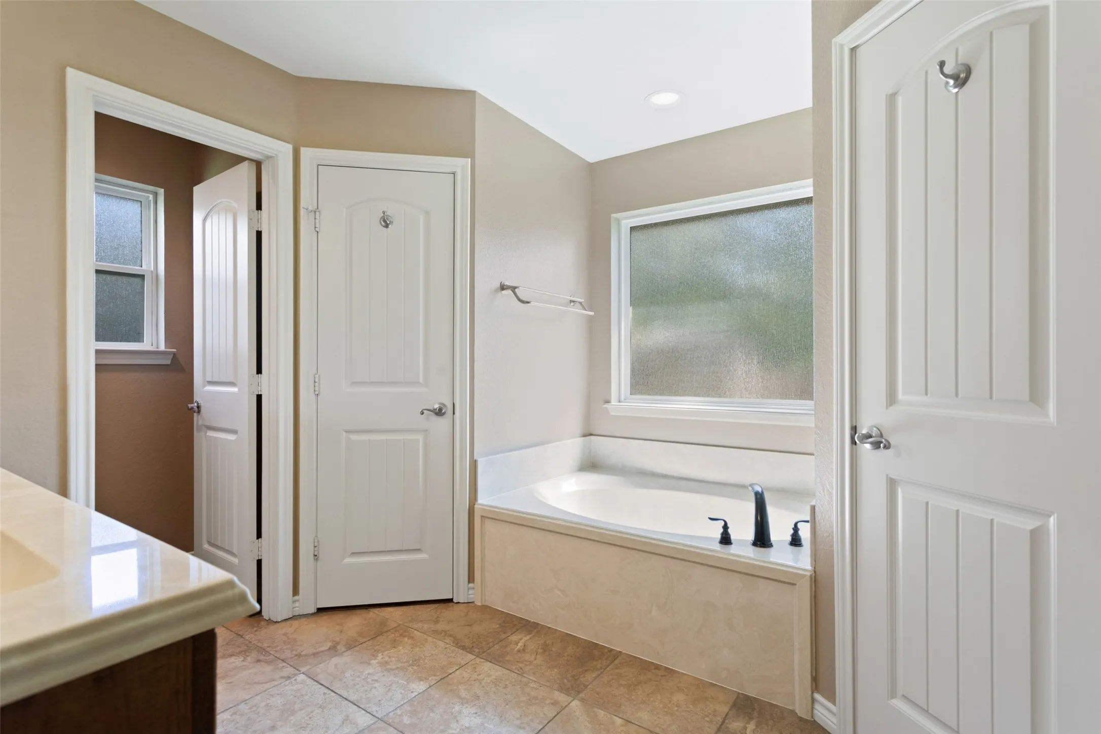 Single Family Residence For Sale in Smith County , 2312 Pittman Lane, Lindale, Texas 75771, 3 Bedroom, 2 Bathroom, 2 Garage spaces, 1,622 Sqft, built in 2013, mls#21344766, Real Estate Agent in Lindale, Homes For Sale in Smith county, Homes For Sale in Lindale, Realtor in Lindale Texas, Real Estate Brokerage Independent Realty Texas, Luminita Cordes Realtor
