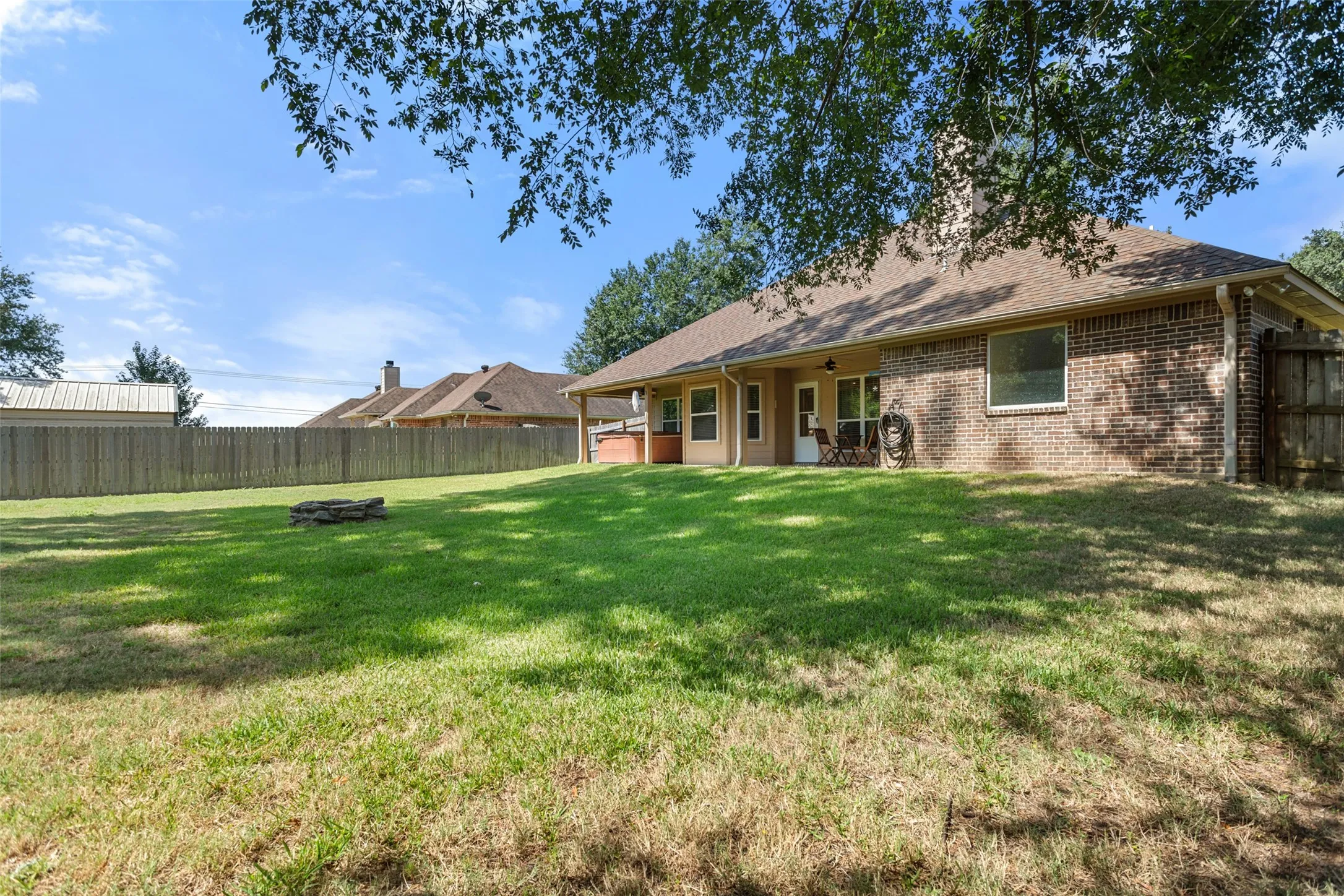Single Family Residence For Sale in Smith County , 2312 Pittman Lane, Lindale, Texas 75771, 3 Bedroom, 2 Bathroom, 2 Garage spaces, 1,622 Sqft, built in 2013, mls#21344766, Real Estate Agent in Lindale, Homes For Sale in Smith county, Homes For Sale in Lindale, Realtor in Lindale Texas, Real Estate Brokerage Independent Realty Texas, Luminita Cordes Realtor
