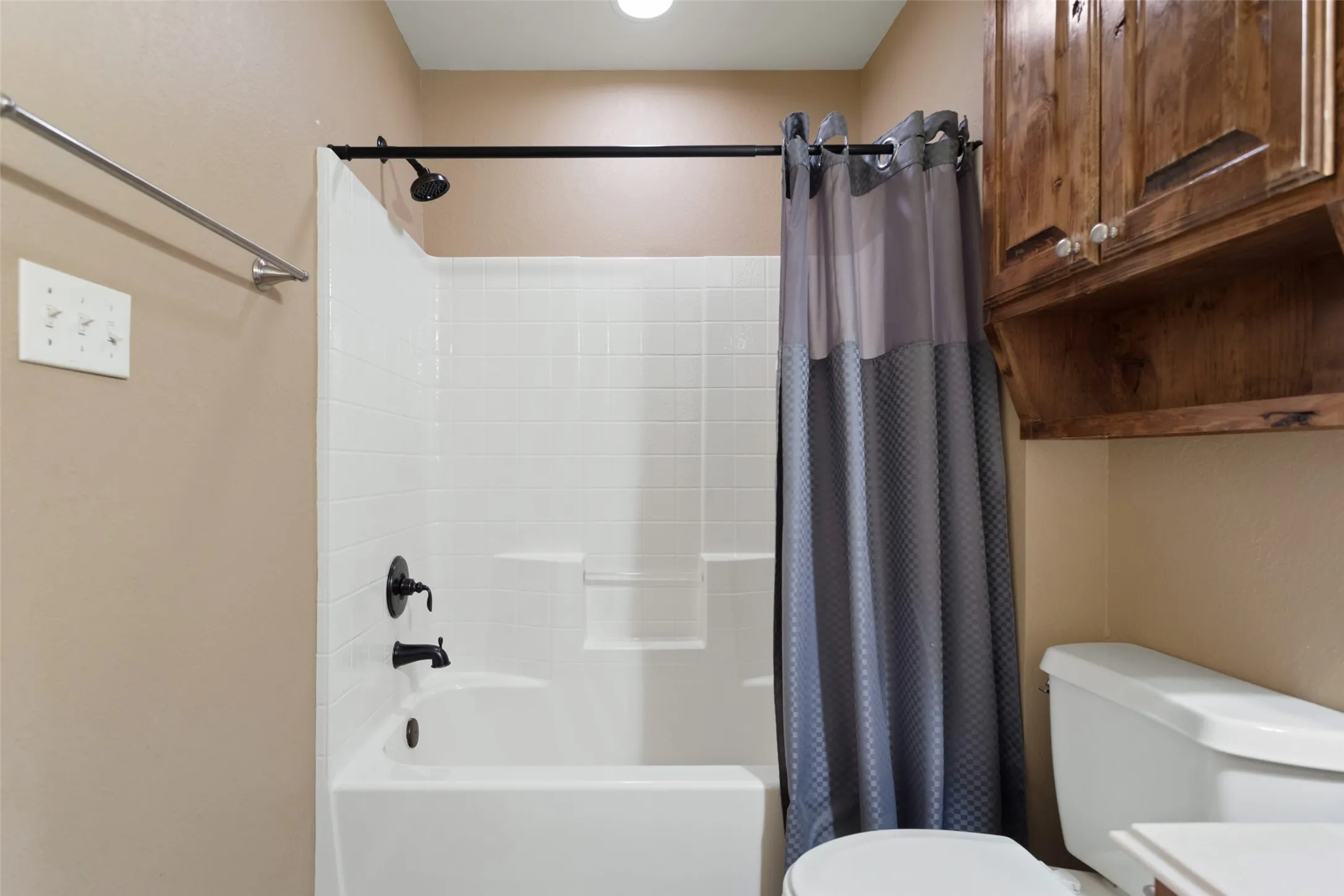 Single Family Residence For Sale in Smith County , 2312 Pittman Lane, Lindale, Texas 75771, 3 Bedroom, 2 Bathroom, 2 Garage spaces, 1,622 Sqft, built in 2013, mls#21344766, Real Estate Agent in Lindale, Homes For Sale in Smith county, Homes For Sale in Lindale, Realtor in Lindale Texas, Real Estate Brokerage Independent Realty Texas, Luminita Cordes Realtor