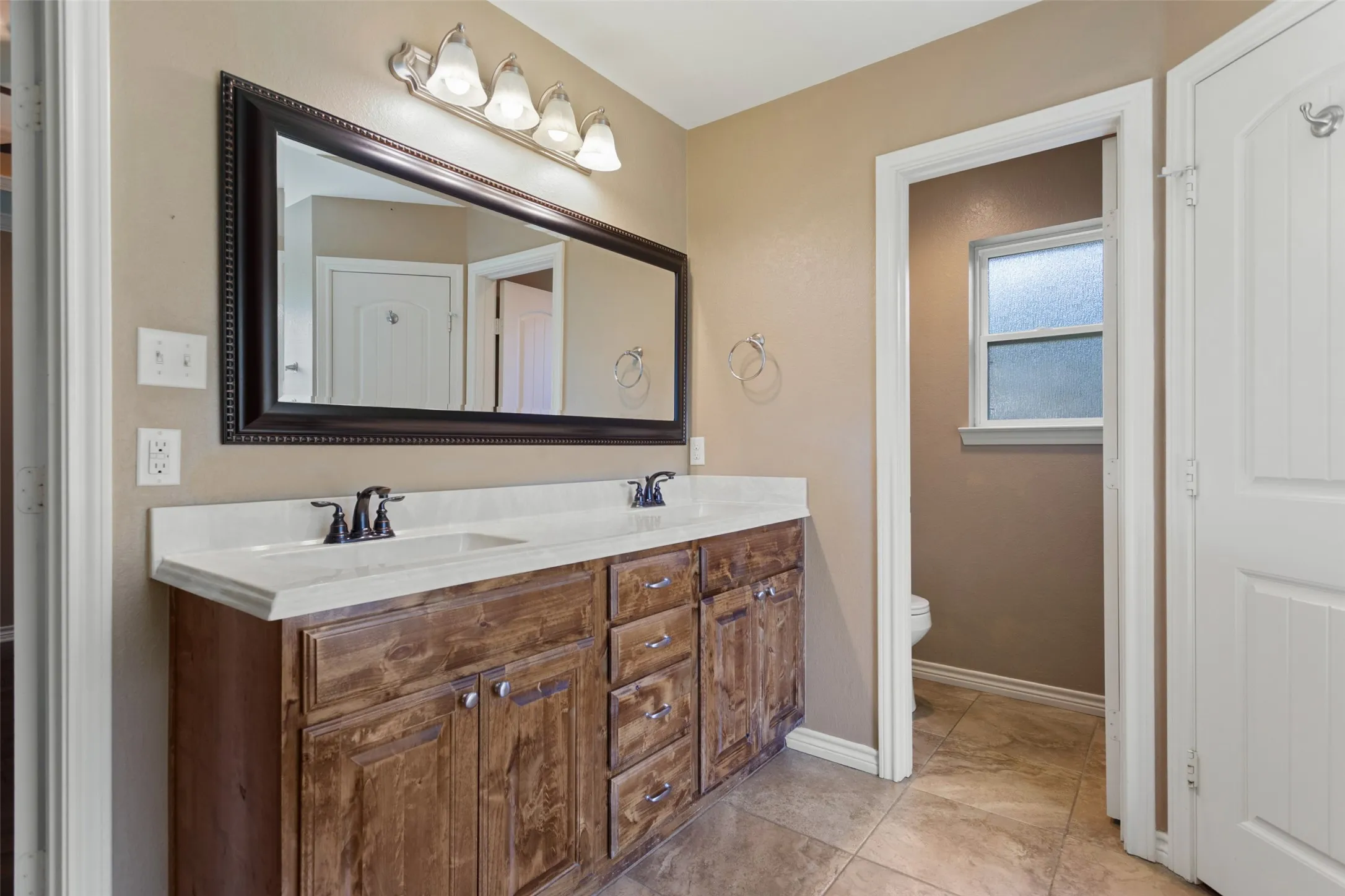 Single Family Residence For Sale in Smith County , 2312 Pittman Lane, Lindale, Texas 75771, 3 Bedroom, 2 Bathroom, 2 Garage spaces, 1,622 Sqft, built in 2013, mls#21344766, Real Estate Agent in Lindale, Homes For Sale in Smith county, Homes For Sale in Lindale, Realtor in Lindale Texas, Real Estate Brokerage Independent Realty Texas, Luminita Cordes Realtor