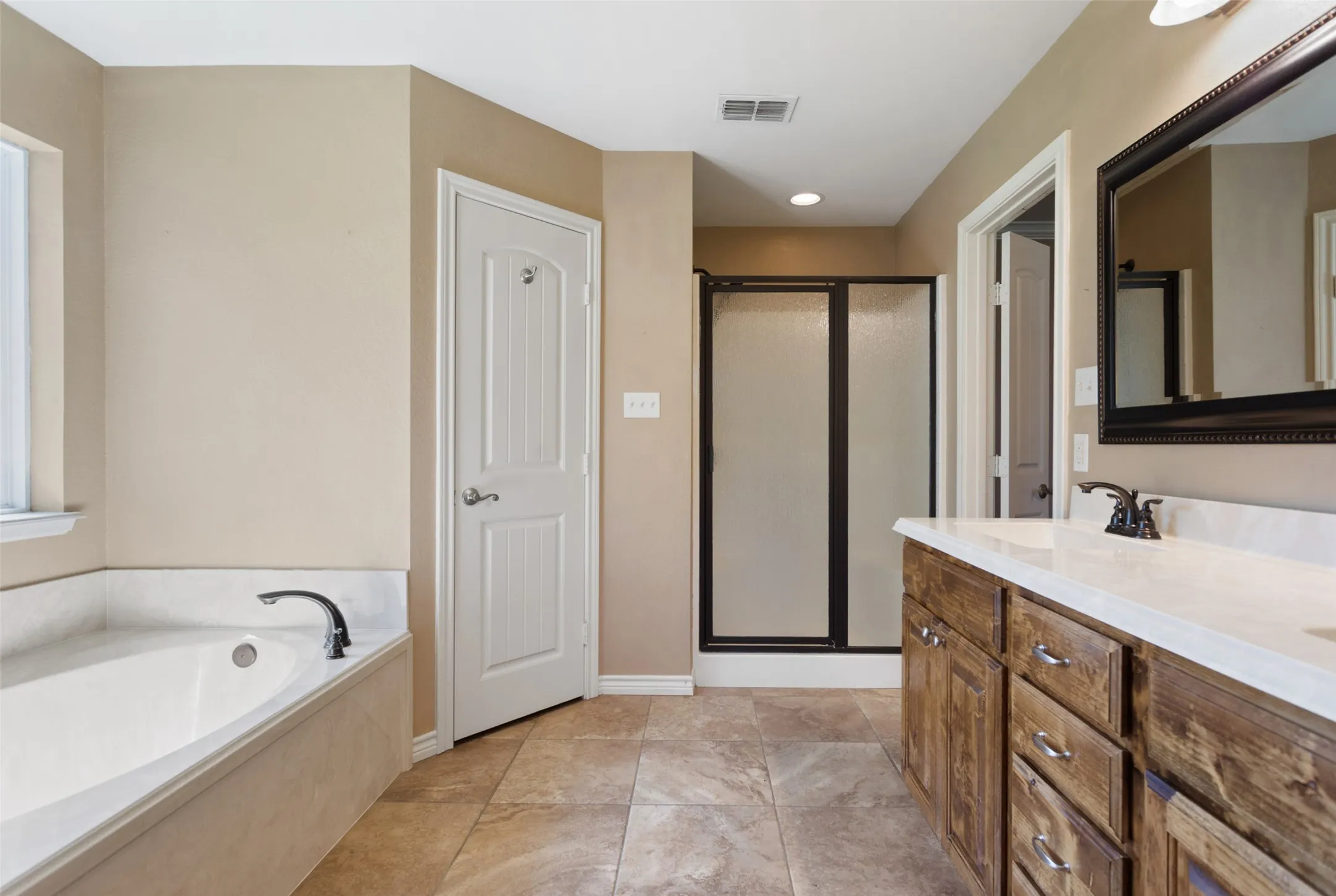 Single Family Residence For Sale in Smith County , 2312 Pittman Lane, Lindale, Texas 75771, 3 Bedroom, 2 Bathroom, 2 Garage spaces, 1,622 Sqft, built in 2013, mls#21344766, Real Estate Agent in Lindale, Homes For Sale in Smith county, Homes For Sale in Lindale, Realtor in Lindale Texas, Real Estate Brokerage Independent Realty Texas, Luminita Cordes Realtor