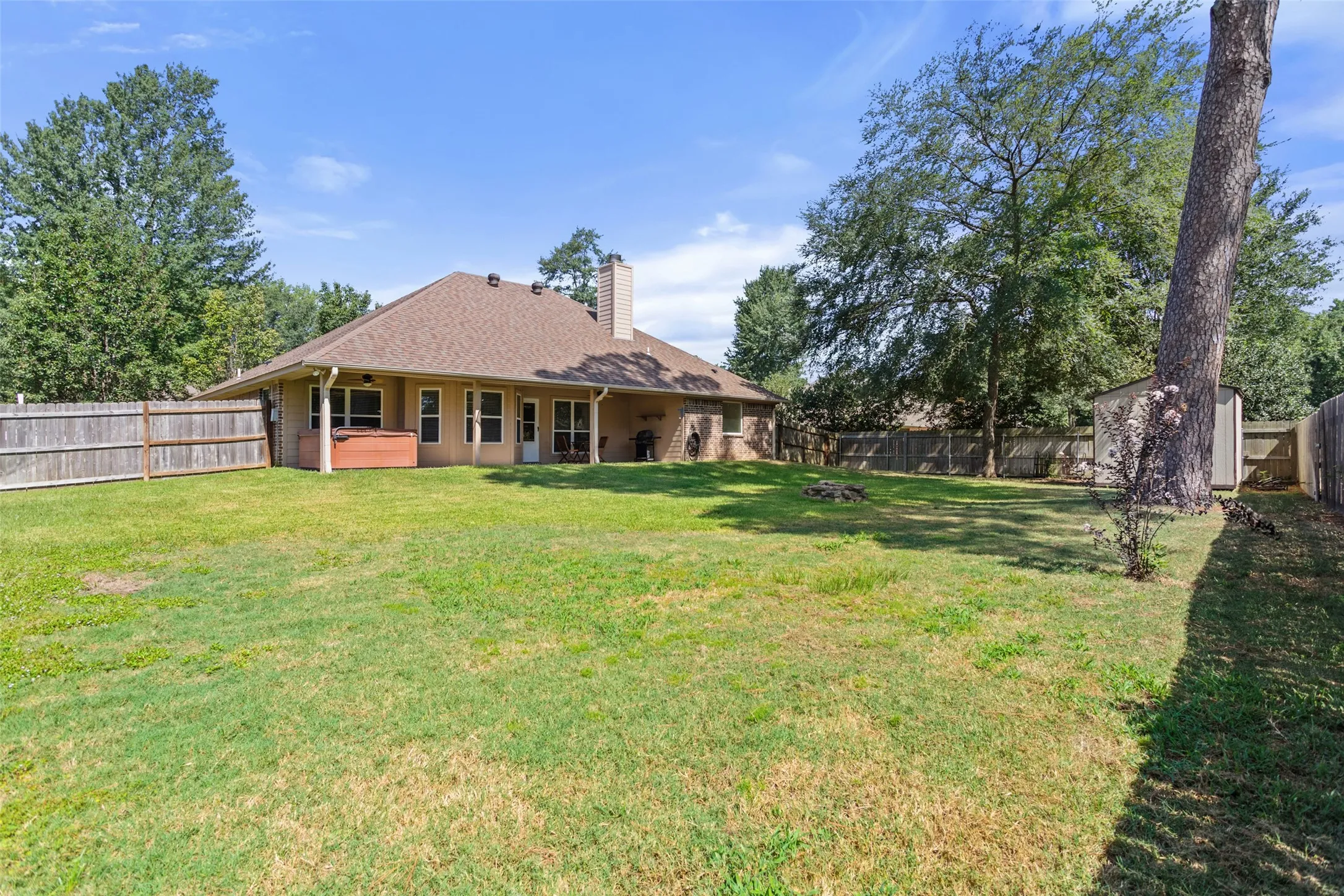 Single Family Residence For Sale in Smith County , 2312 Pittman Lane, Lindale, Texas 75771, 3 Bedroom, 2 Bathroom, 2 Garage spaces, 1,622 Sqft, built in 2013, mls#21344766, Real Estate Agent in Lindale, Homes For Sale in Smith county, Homes For Sale in Lindale, Realtor in Lindale Texas, Real Estate Brokerage Independent Realty Texas, Luminita Cordes Realtor