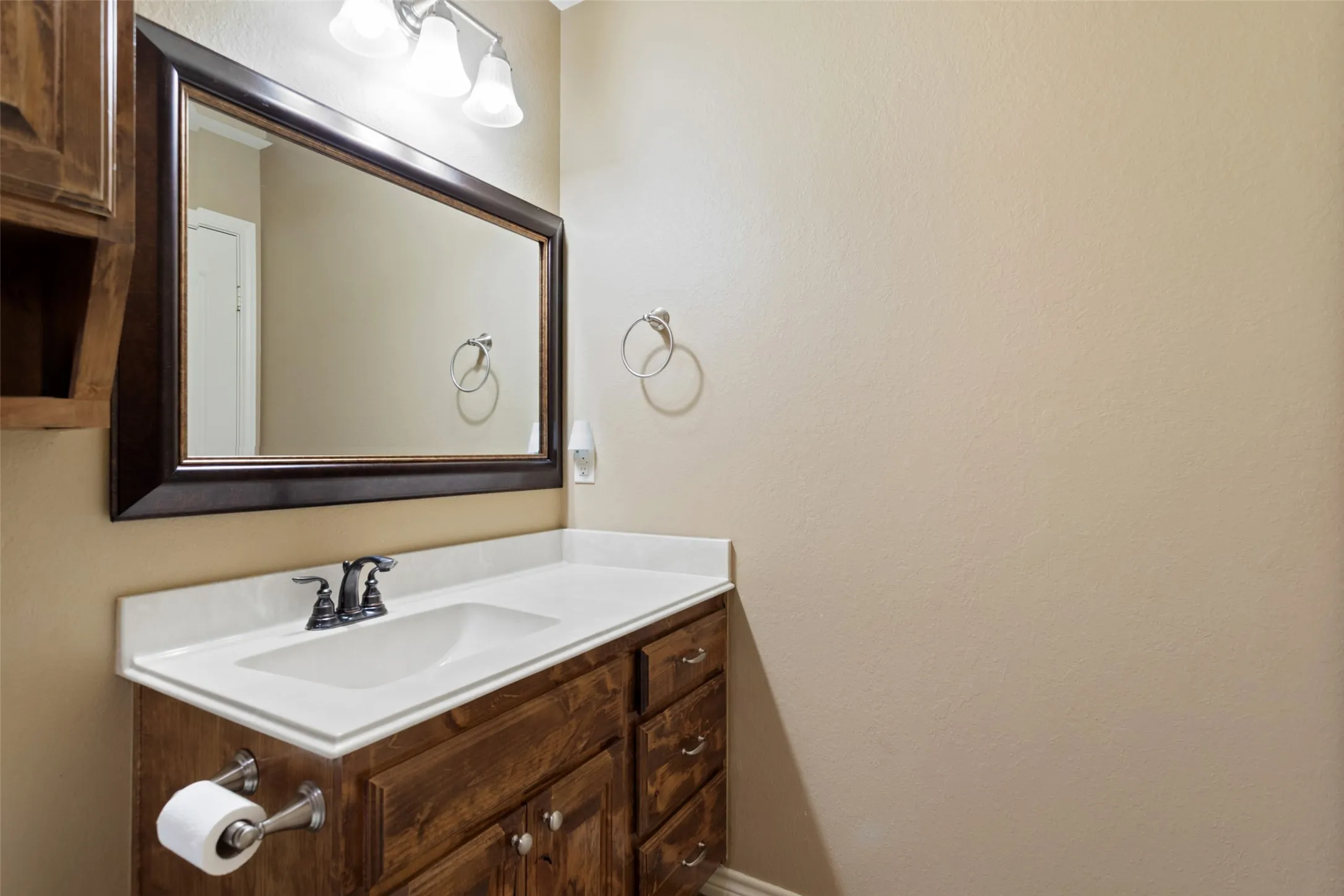 Single Family Residence For Sale in Smith County , 2312 Pittman Lane, Lindale, Texas 75771, 3 Bedroom, 2 Bathroom, 2 Garage spaces, 1,622 Sqft, built in 2013, mls#21344766, Real Estate Agent in Lindale, Homes For Sale in Smith county, Homes For Sale in Lindale, Realtor in Lindale Texas, Real Estate Brokerage Independent Realty Texas, Luminita Cordes Realtor
