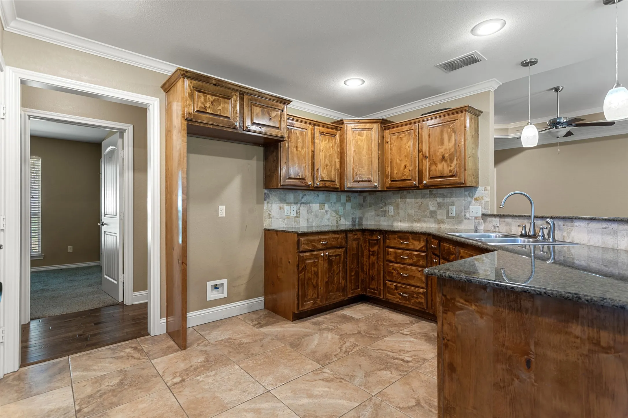 Single Family Residence For Sale in Smith County , 2312 Pittman Lane, Lindale, Texas 75771, 3 Bedroom, 2 Bathroom, 2 Garage spaces, 1,622 Sqft, built in 2013, mls#21344766, Real Estate Agent in Lindale, Homes For Sale in Smith county, Homes For Sale in Lindale, Realtor in Lindale Texas, Real Estate Brokerage Independent Realty Texas, Luminita Cordes Realtor